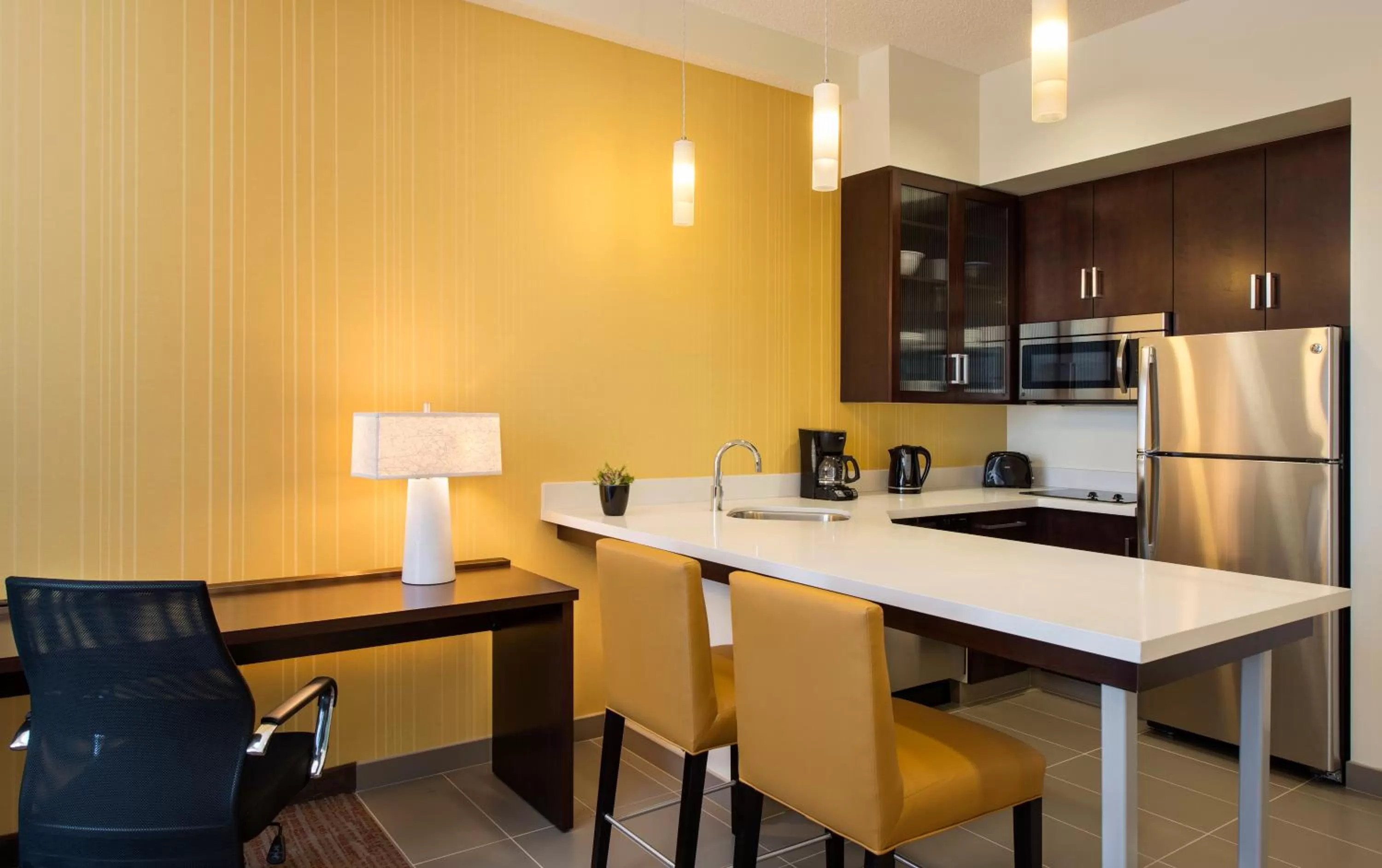 Coffee/tea facilities in Residence Inn by Marriott Calgary South