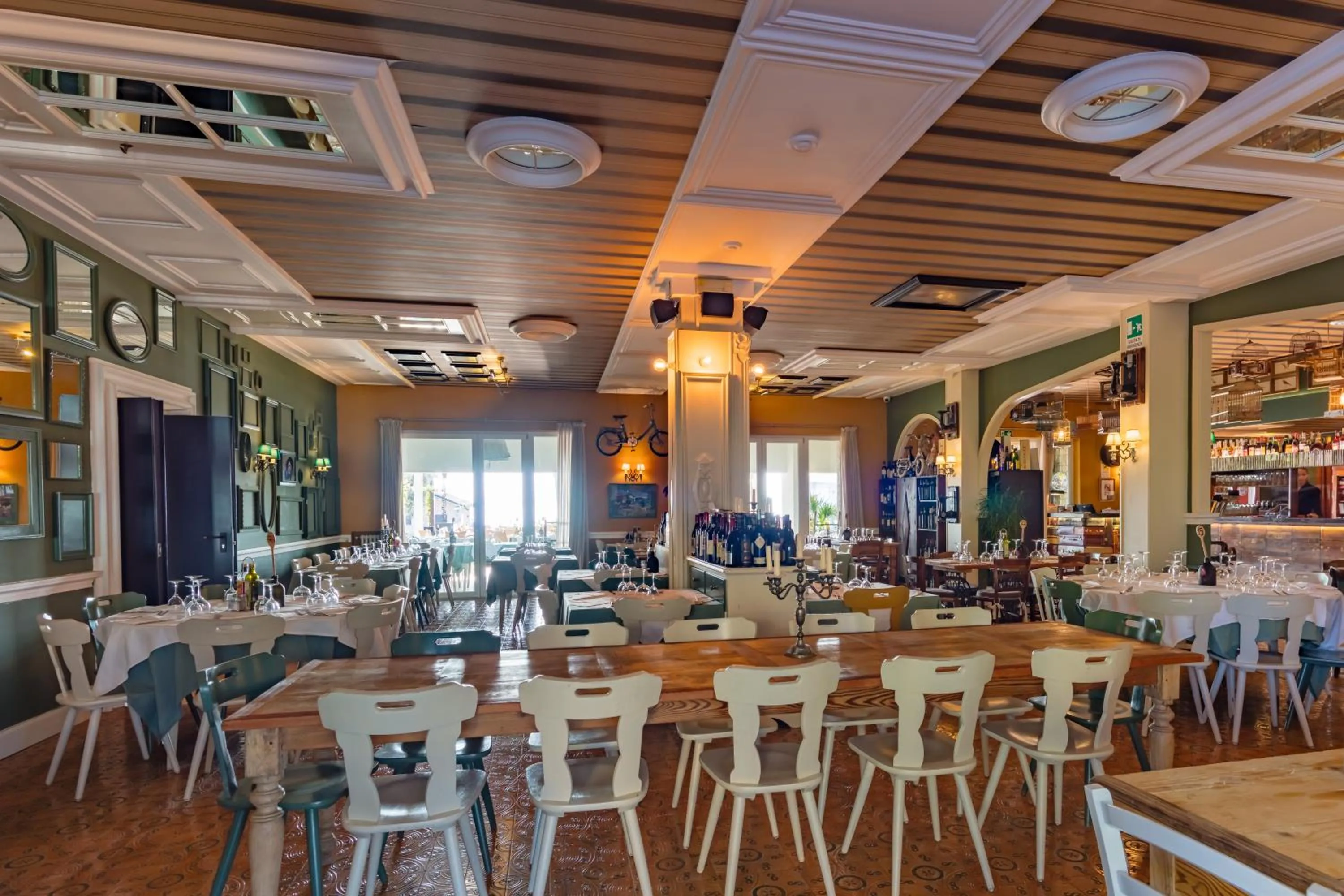 Restaurant/places to eat in Hotel Maximilian