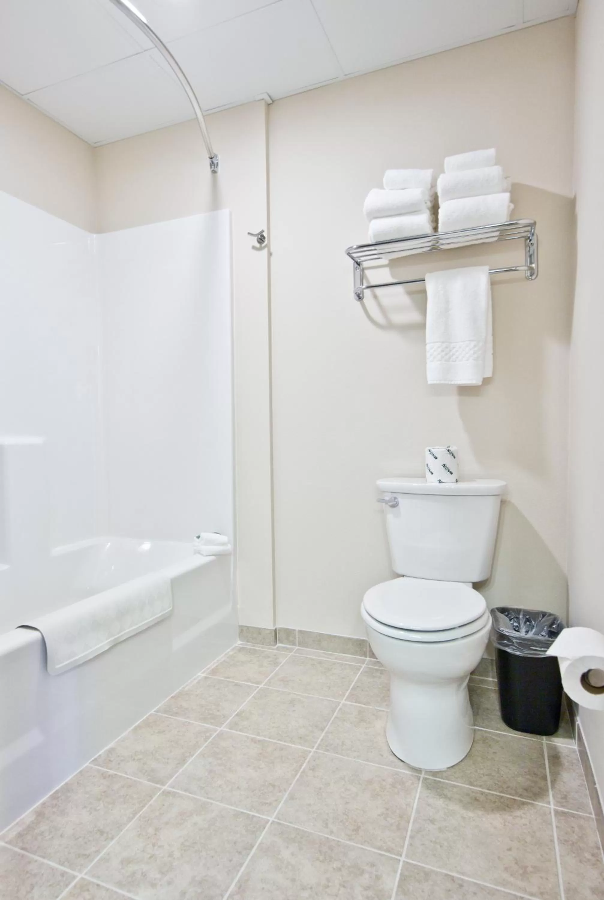 Shower in Cobblestone Inn & Suites - Boone