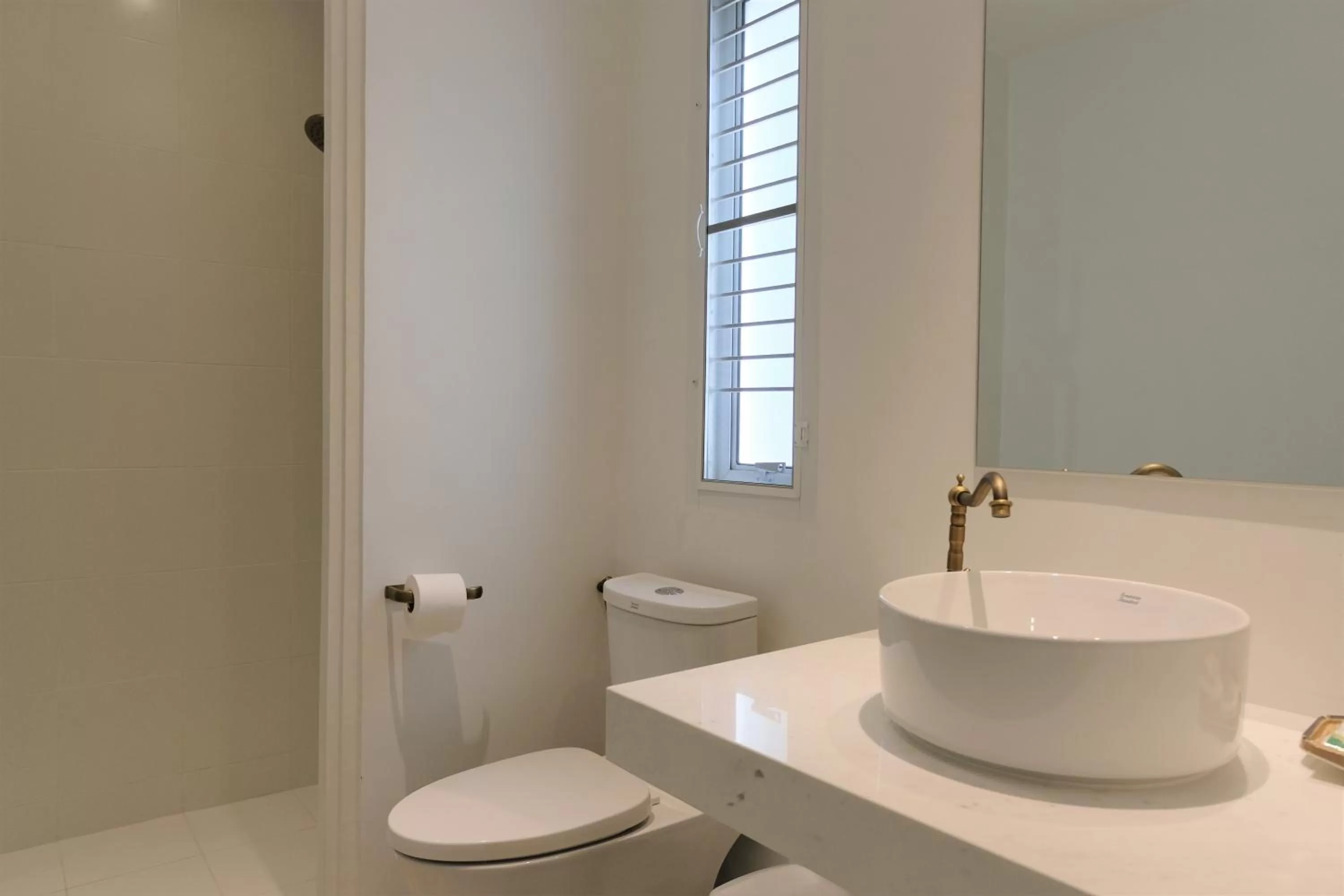 Shower in Vali Villa Bangkok