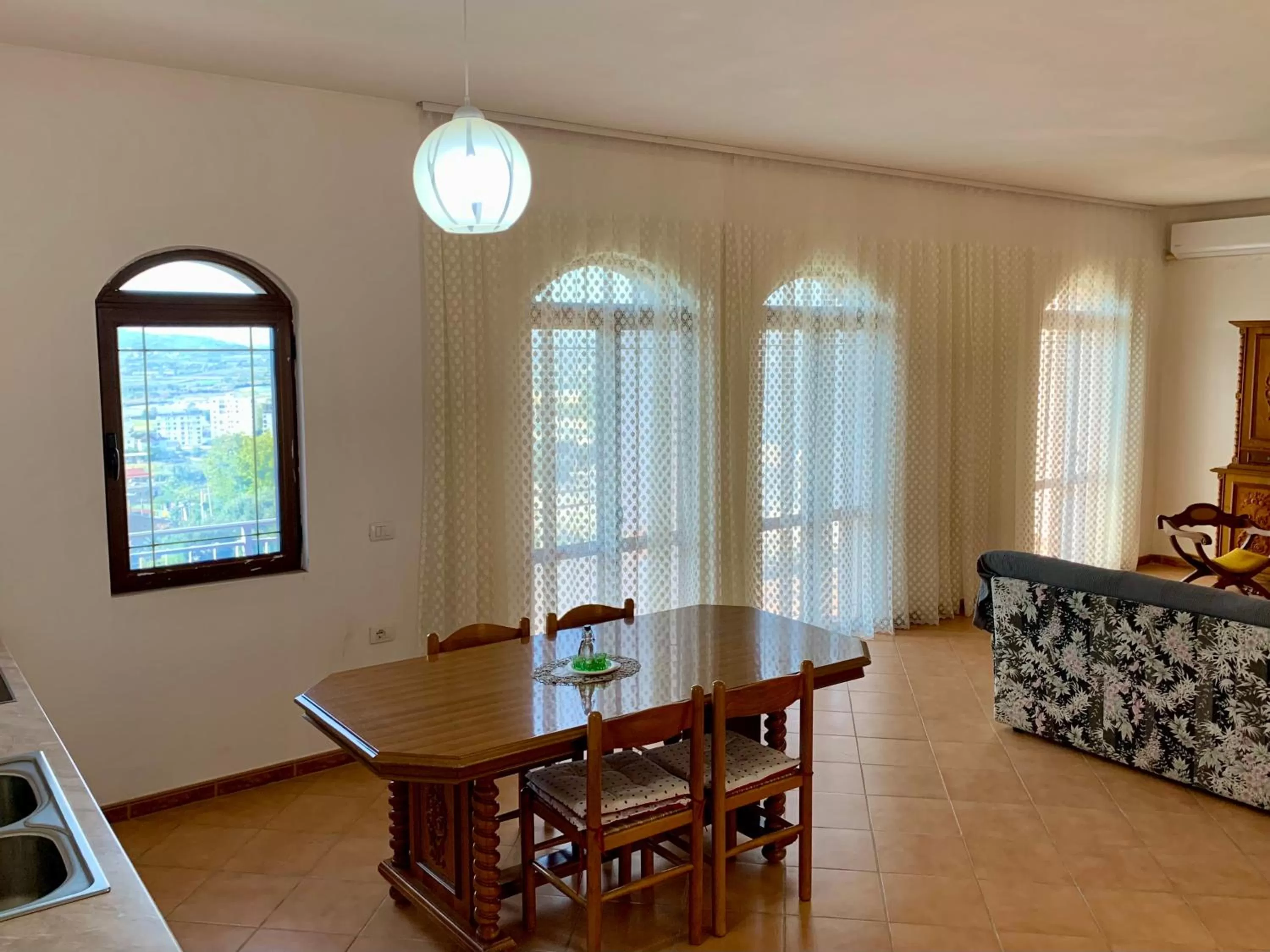 Kitchen or kitchenette, Dining Area in Guesthouse Villa Rosa Berat