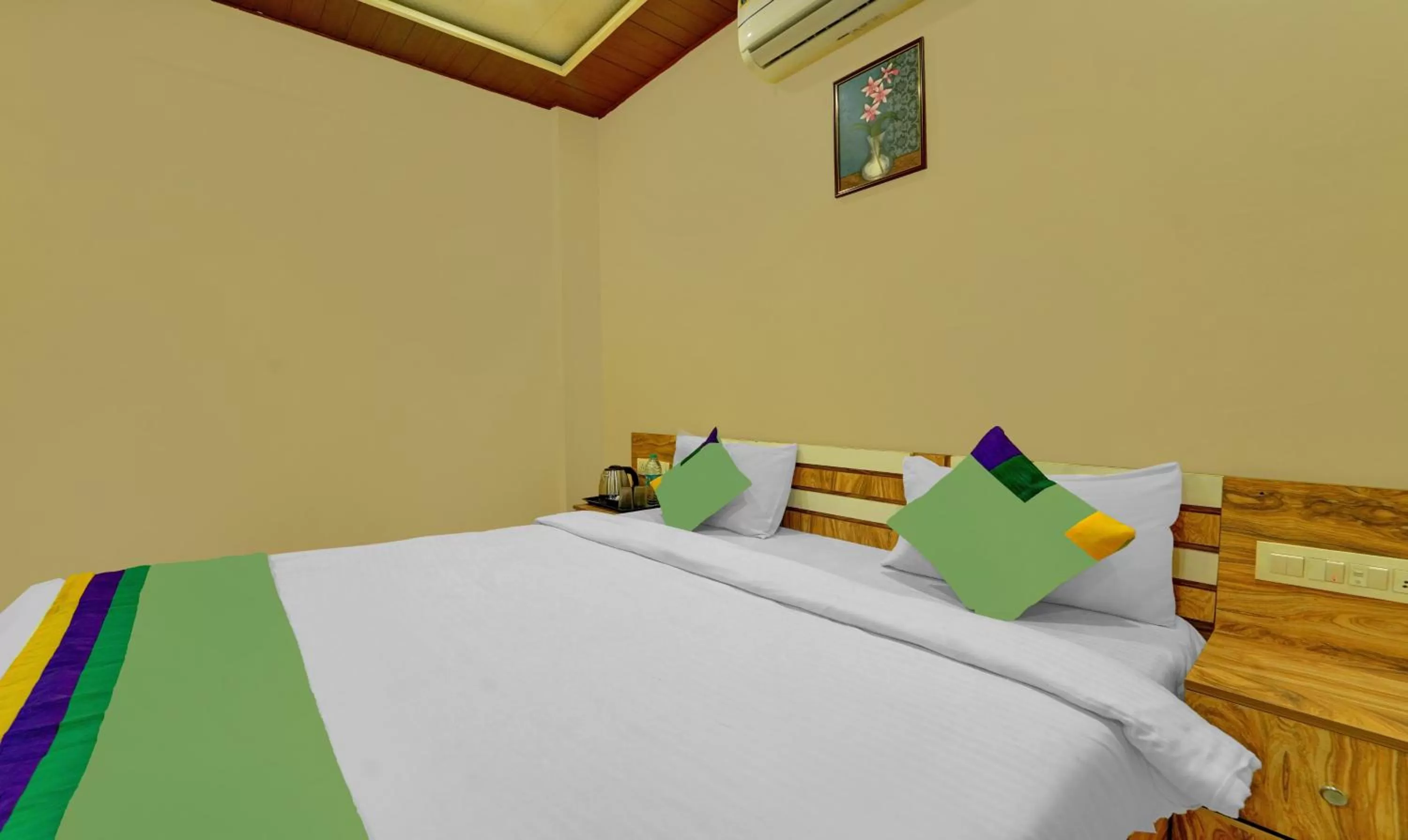 Bed in Treebo Trend Iceberg