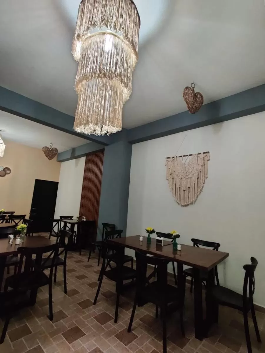 Restaurant/places to eat in Hotel Tamtokow