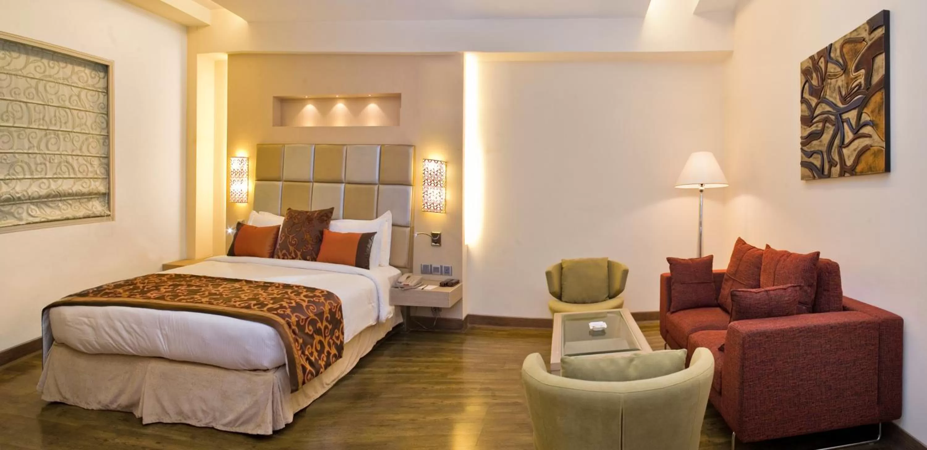 Photo of the whole room, Bed in The Sonnet Kolkata