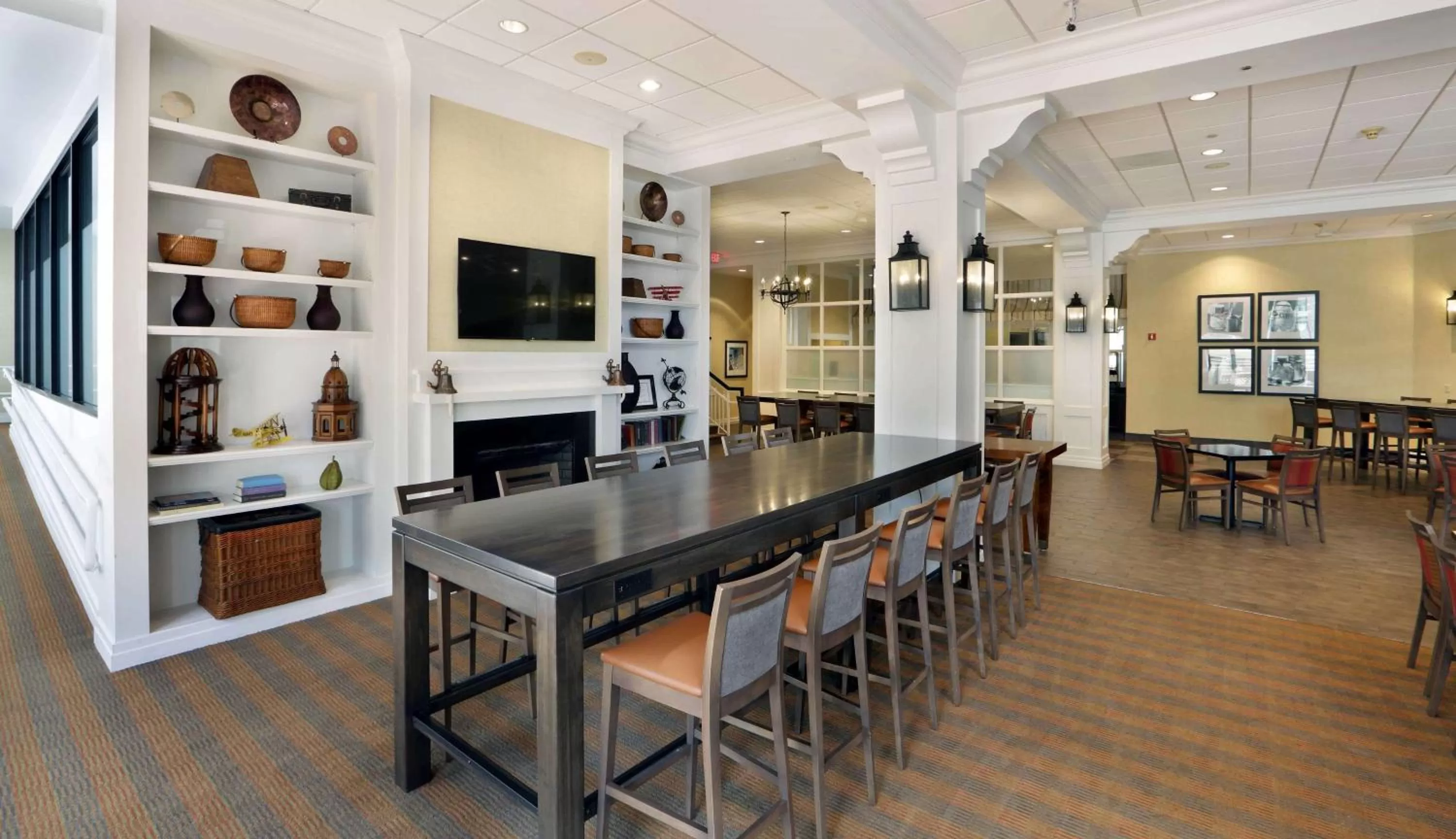 Communal lounge/ TV room in Hampton Inn Boston-Natick