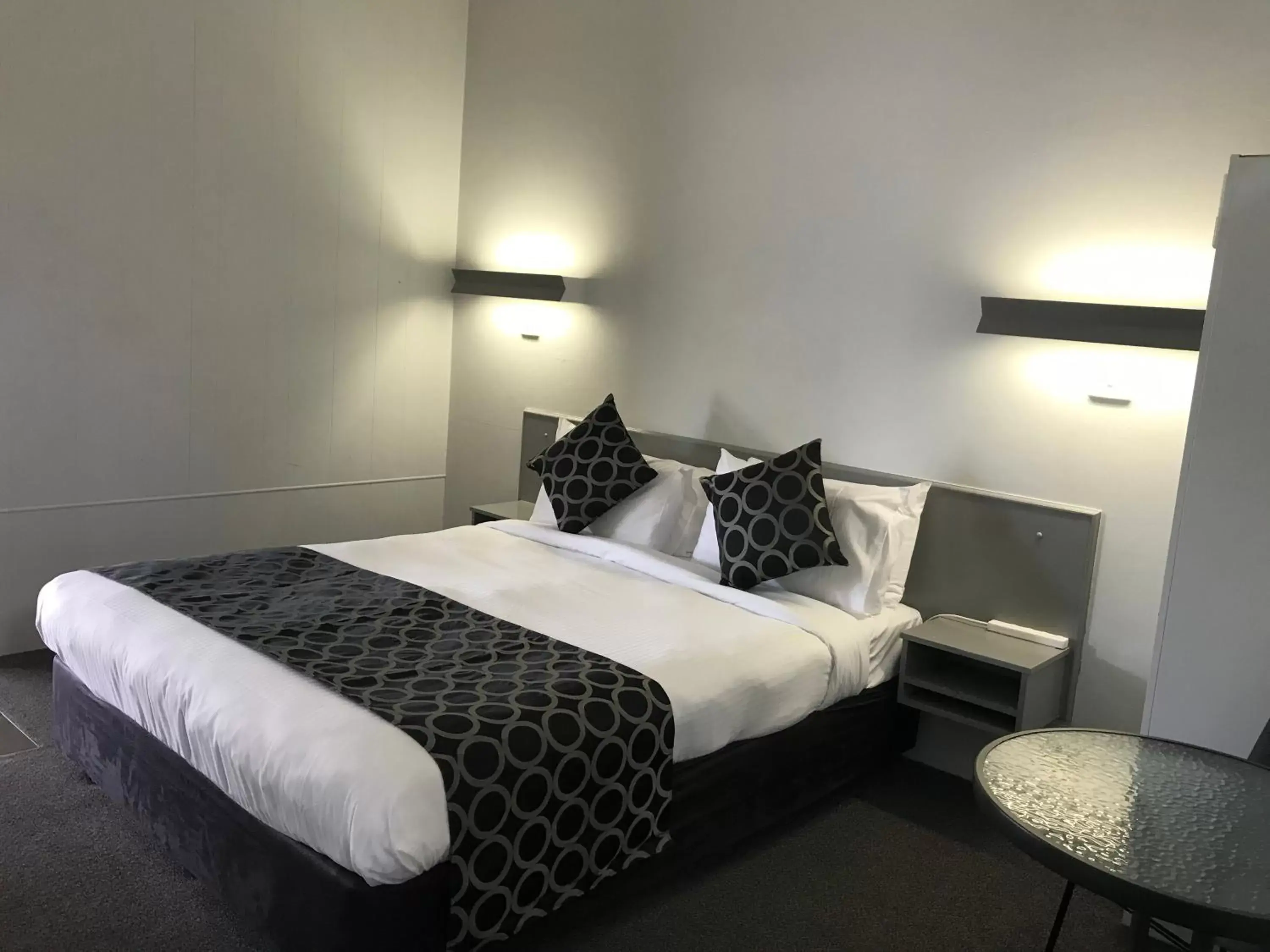 Deluxe Queen Room in Coffs Shearwater Motel Deluxe Queen Room in Coffs Shearwater Motel