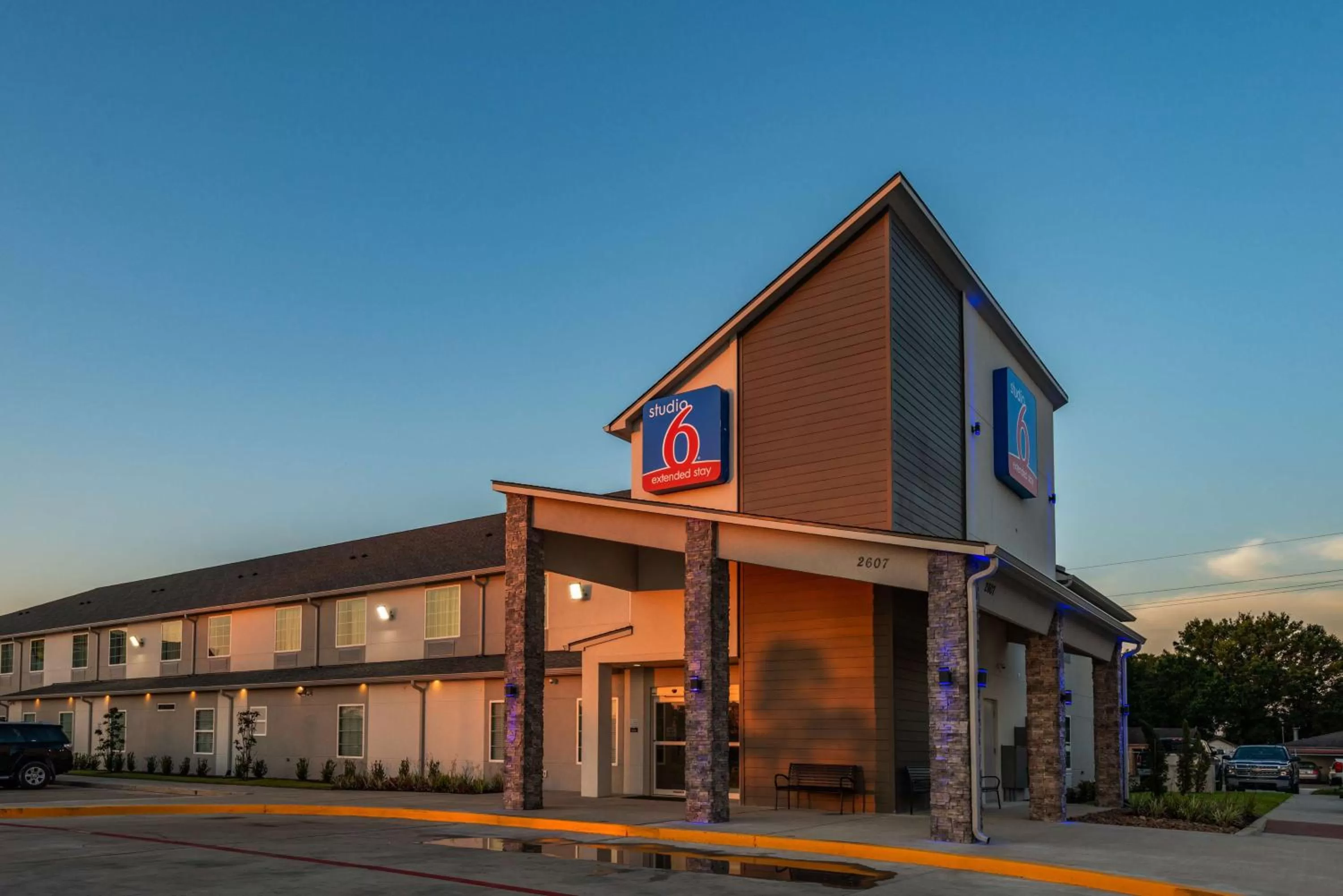 Property building in Studio 6 Lake Charles