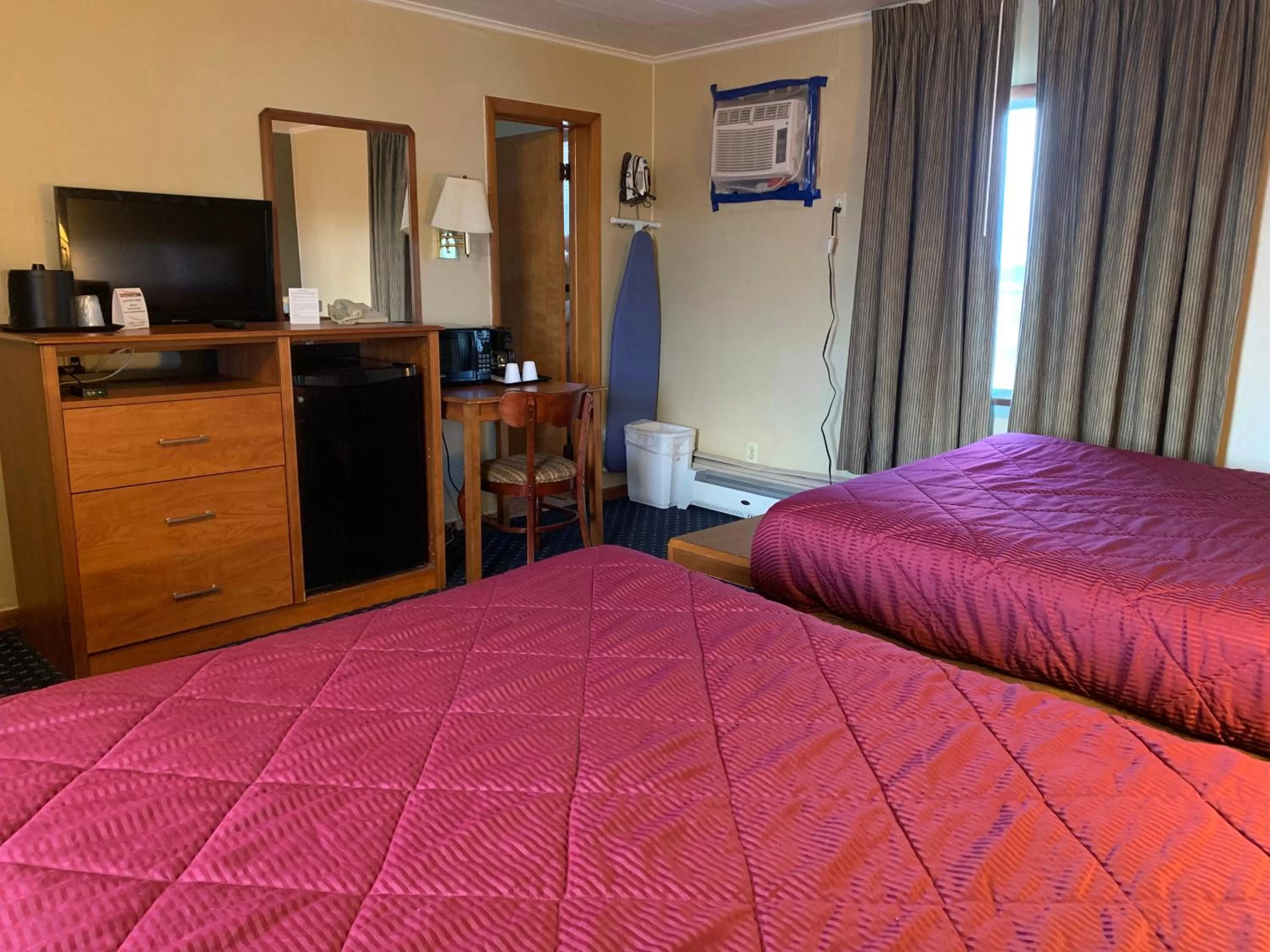 Bed in Scottish Inns Fayetteville