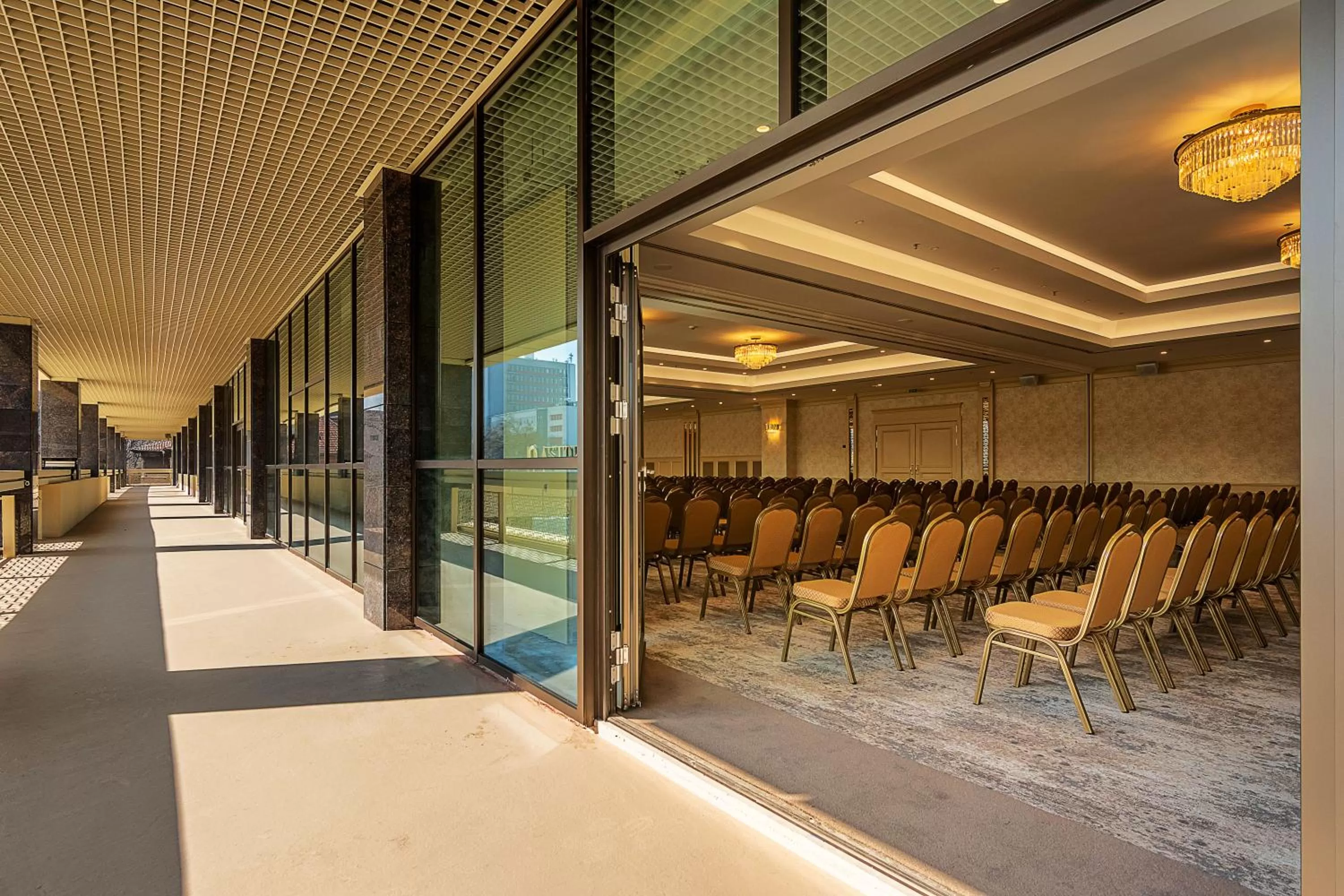 Business facilities in Astoria Grand Hotel