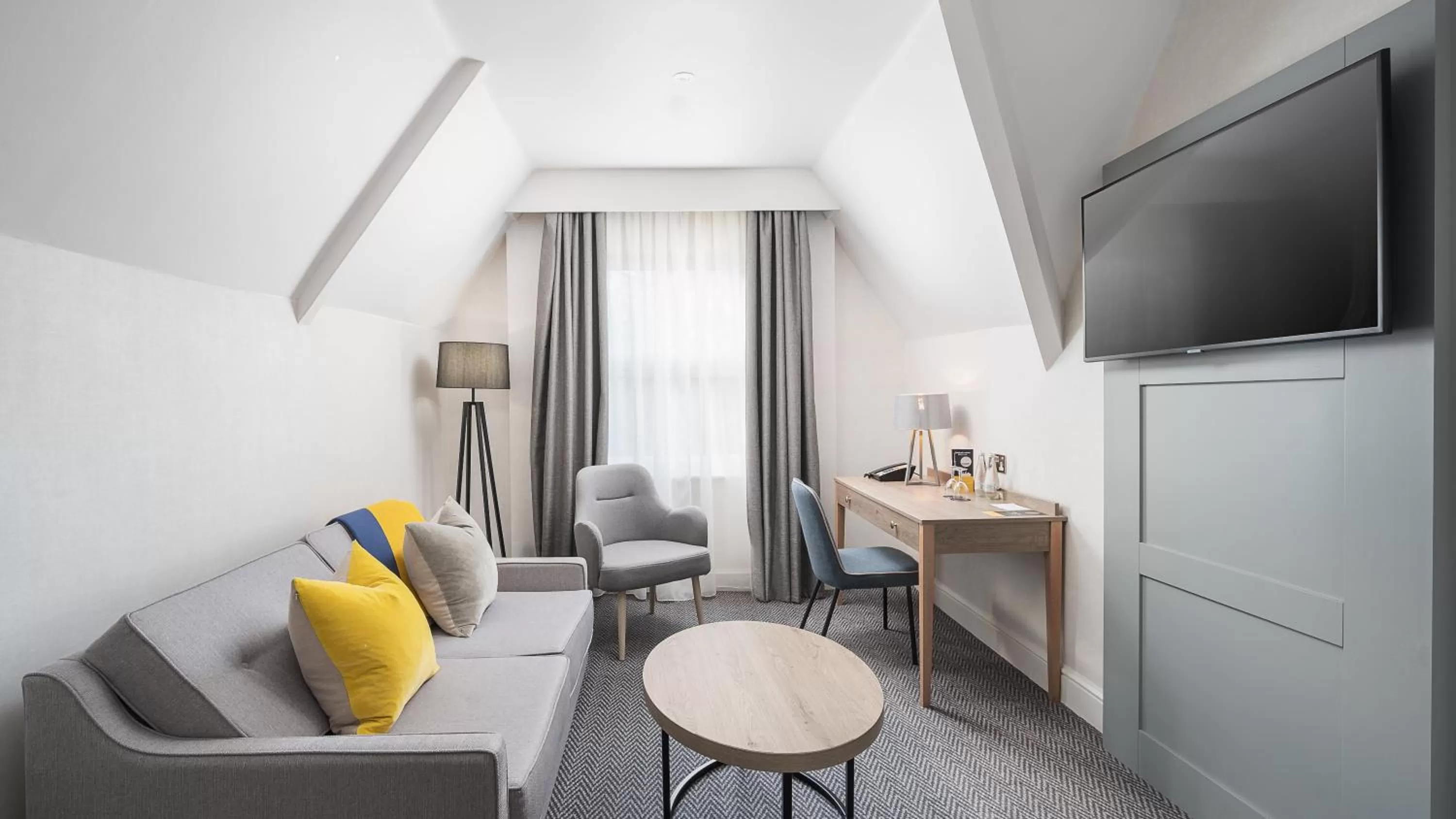 Photo of the whole room in voco St. Johns Solihull by IHG