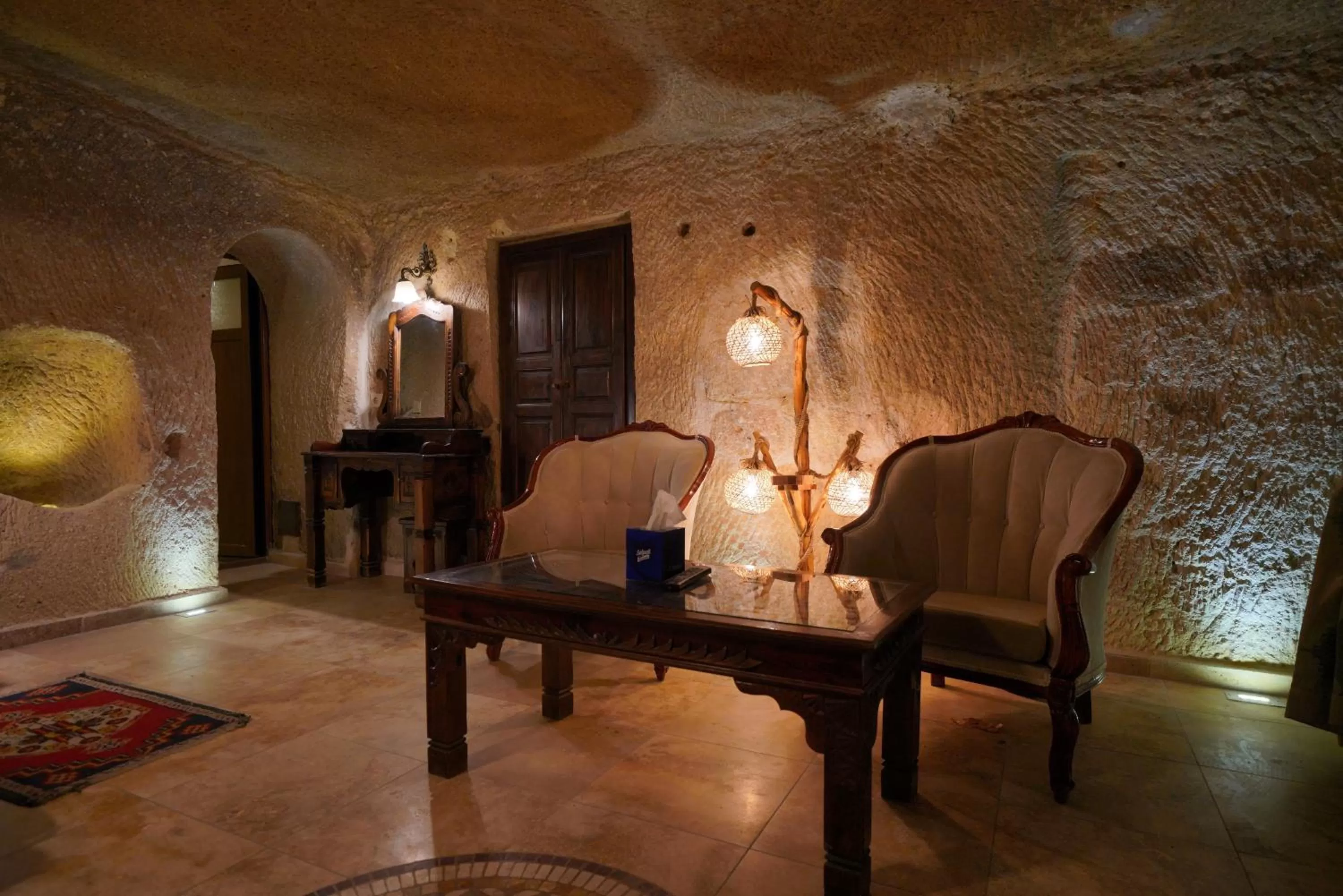 Living room in Shoestring Cave House