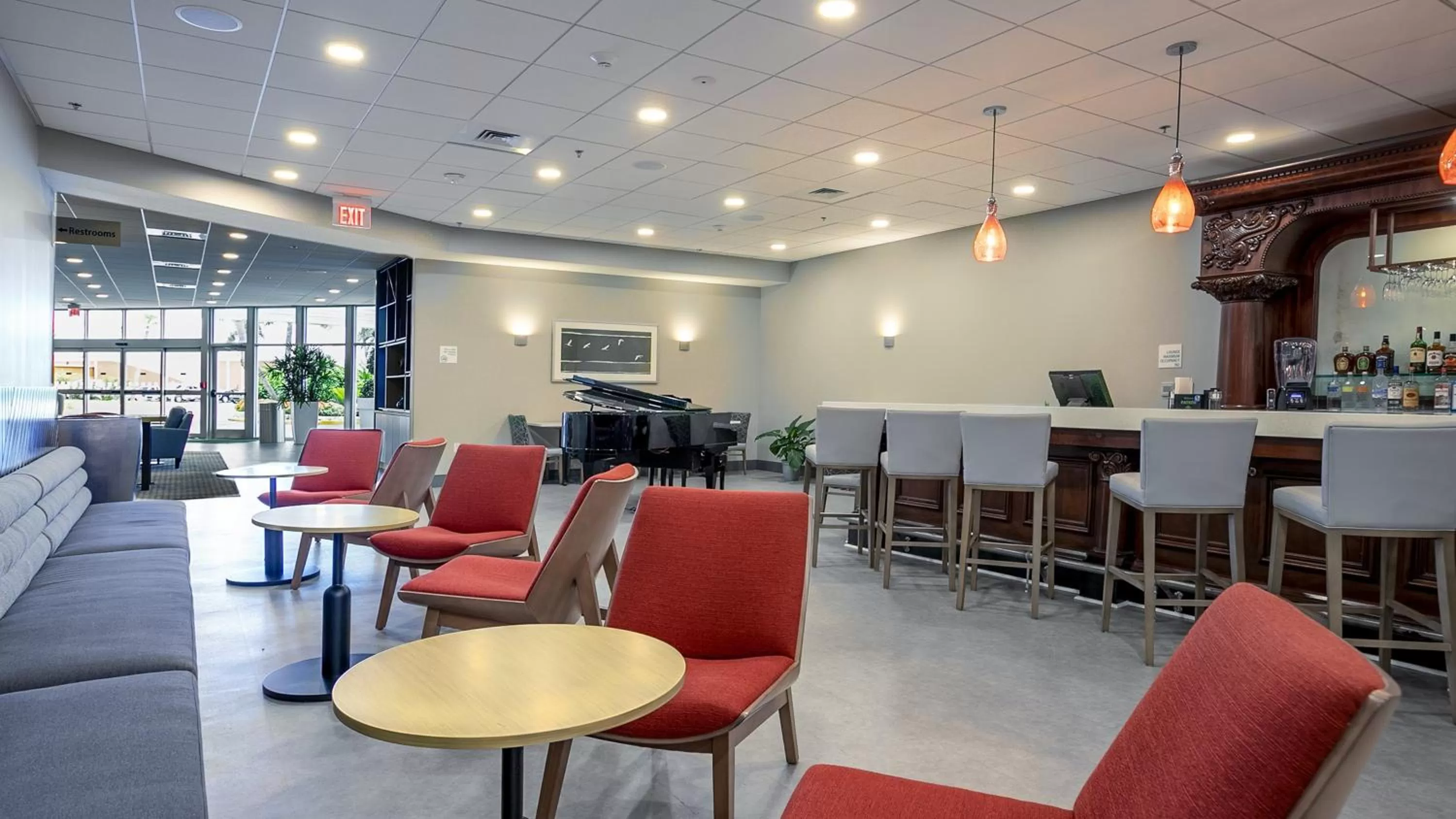 Lounge or bar in Holiday Inn Panama City by IHG
