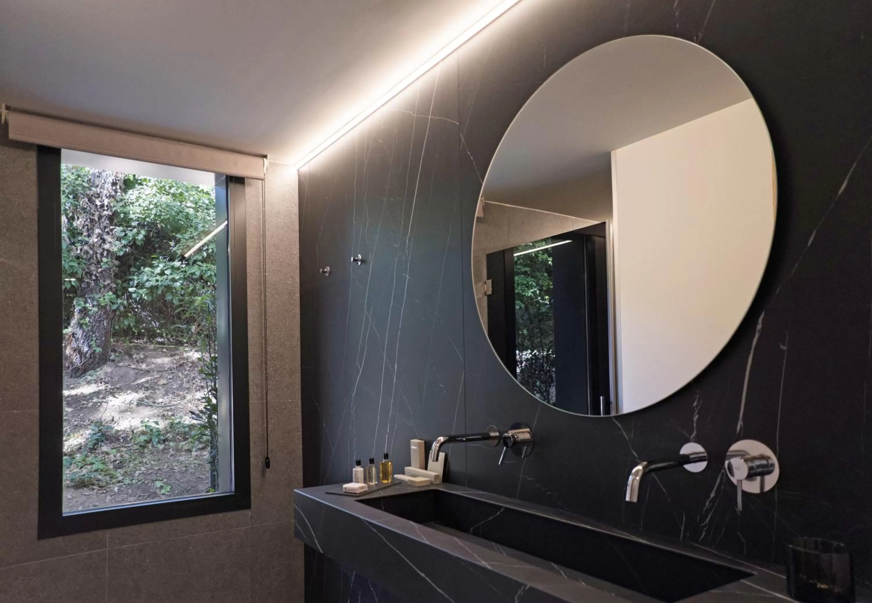 Bathroom in BOX ART ALPINO