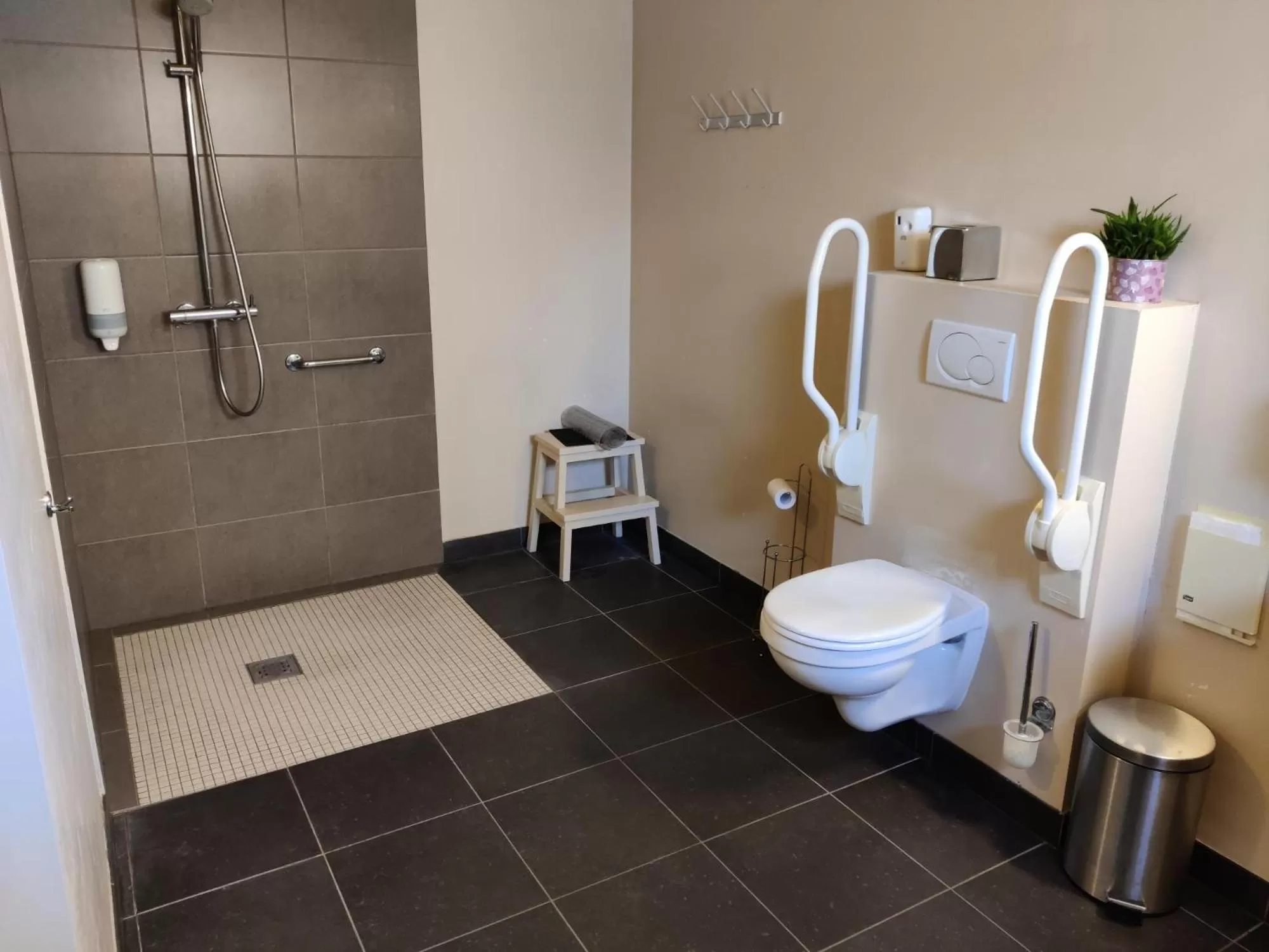 Shower in Flandrien Hotel