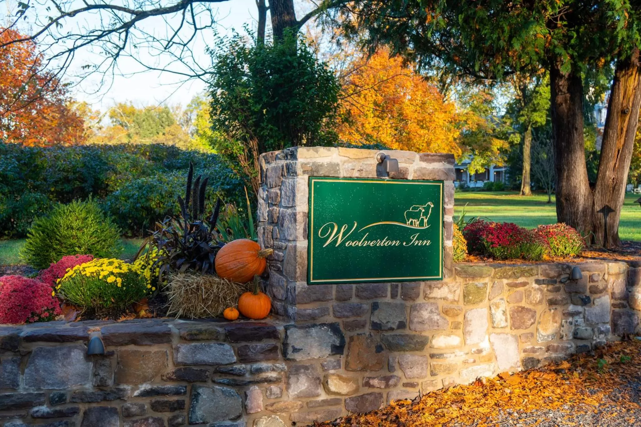 Property building, Property Logo/Sign in Woolverton Inn