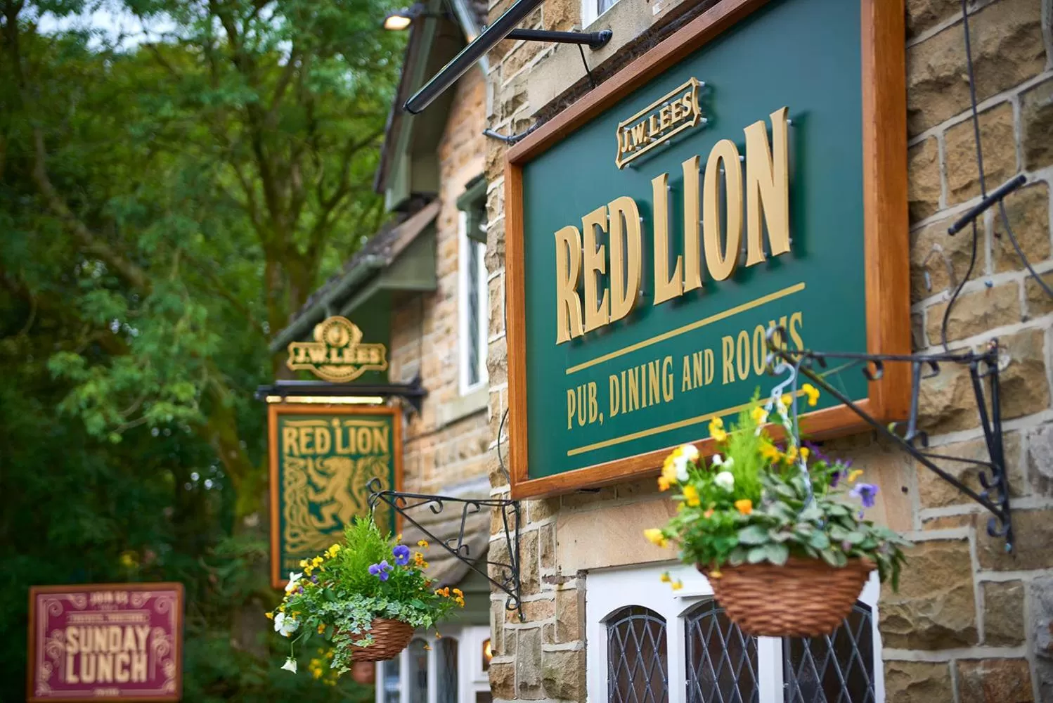 Property building in The Red Lion Hawkshaw