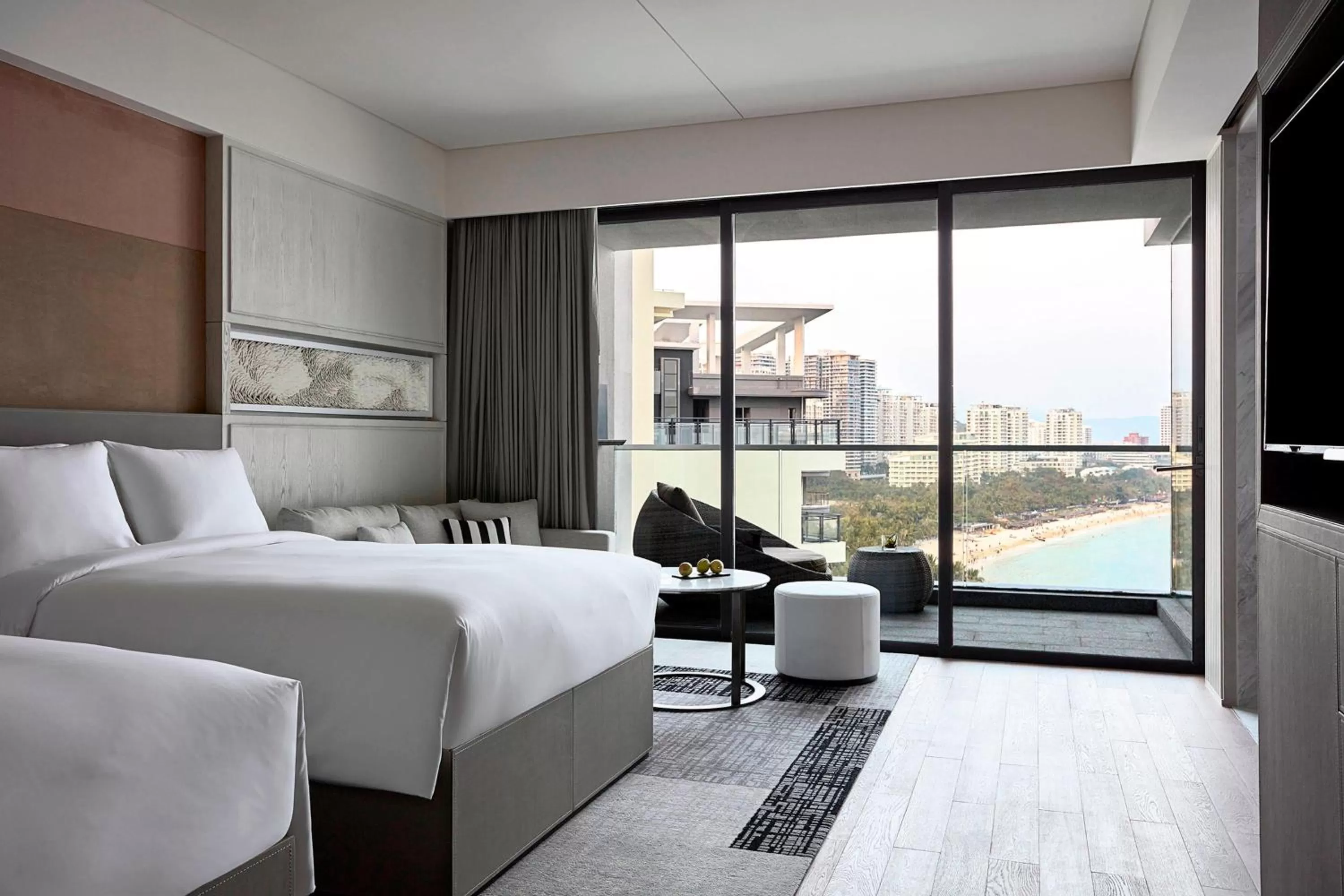 Photo of the whole room, Bed in The Shanhaitian Resort Sanya, Autograph Collection