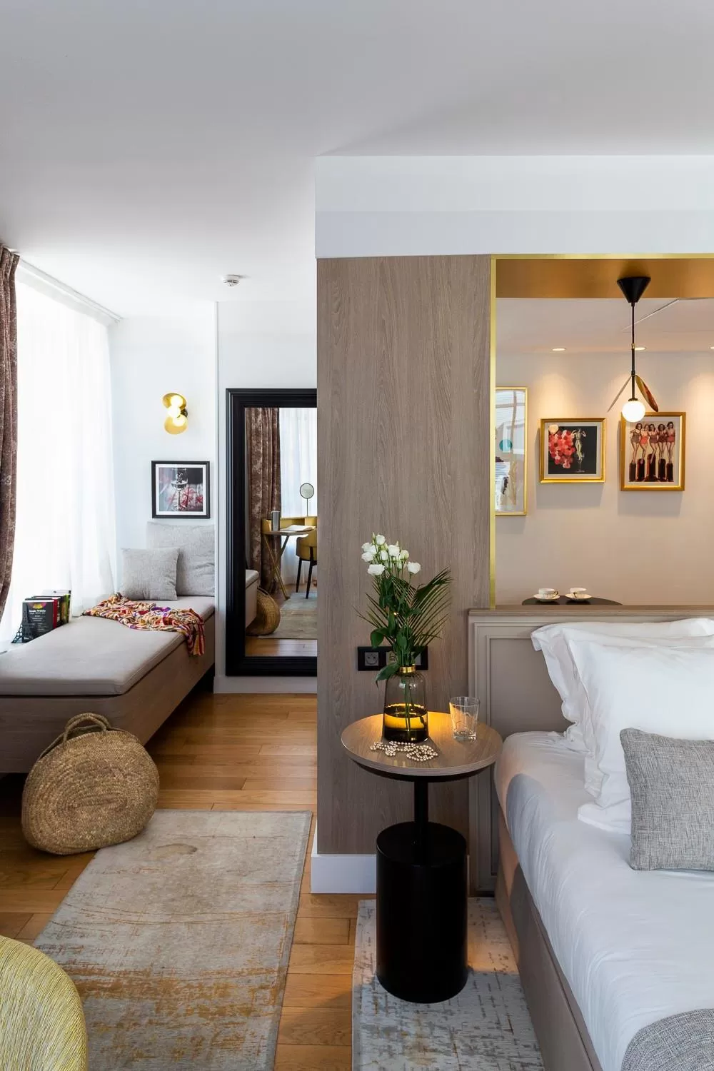 Seating area, Bed in XO Hotel Paris