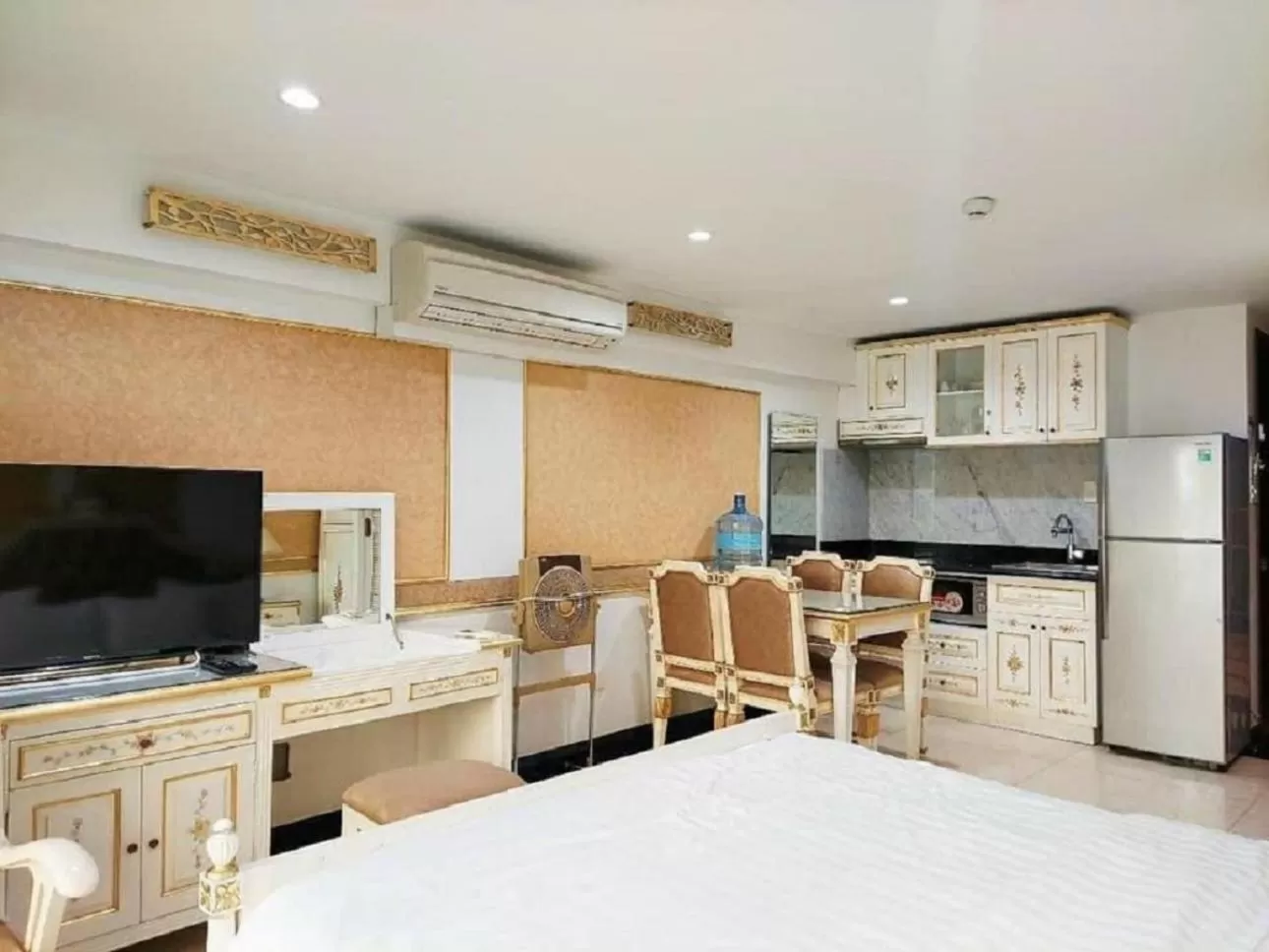 Photo of the whole room, TV/Entertainment Center in 345AB Sai Gon Hotel