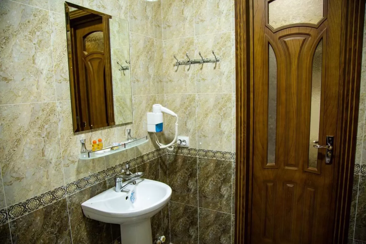 Shower, Bathroom in Gala Osiyo Samarkand
