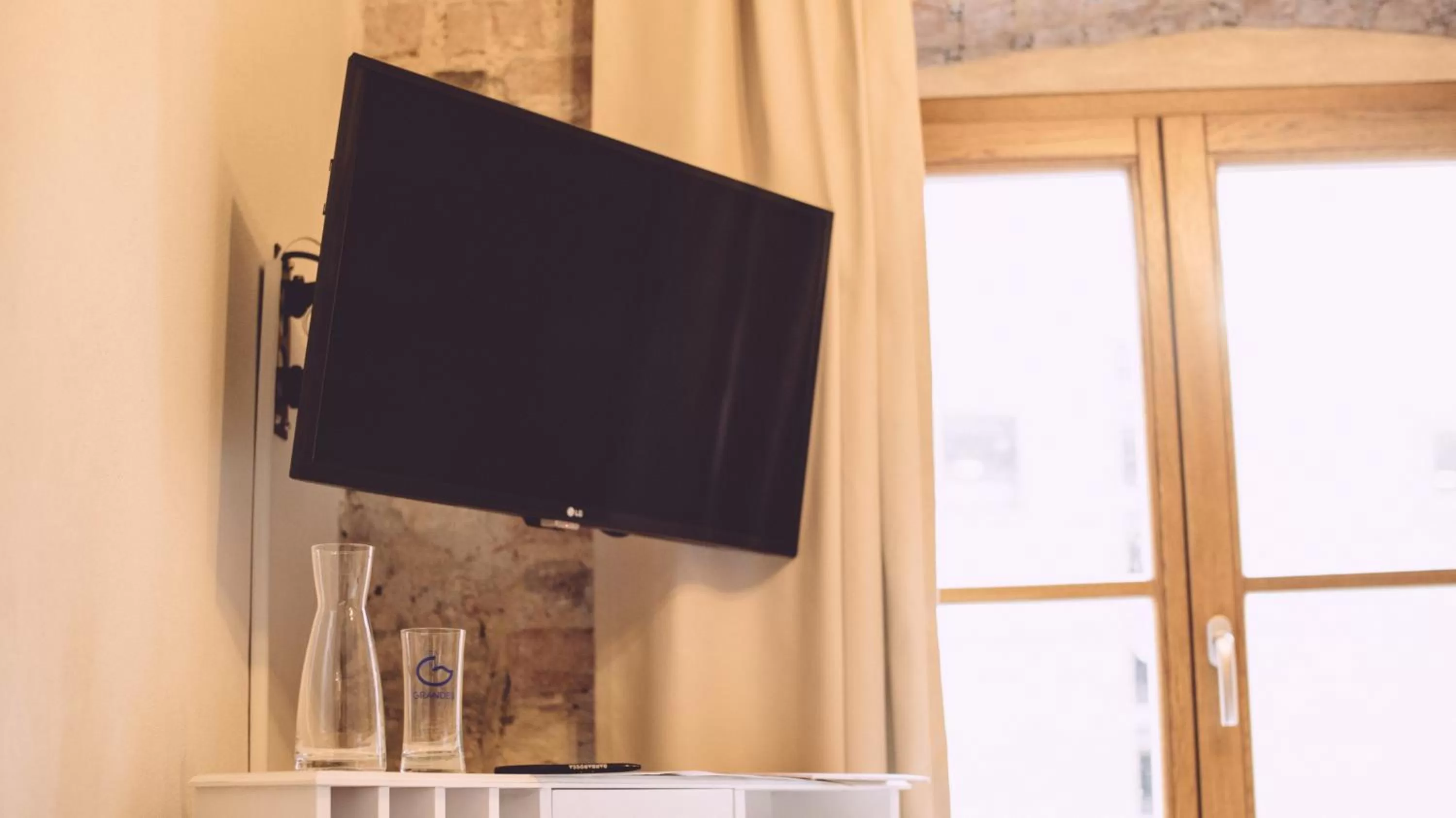 TV and multimedia in Hotel Rote19