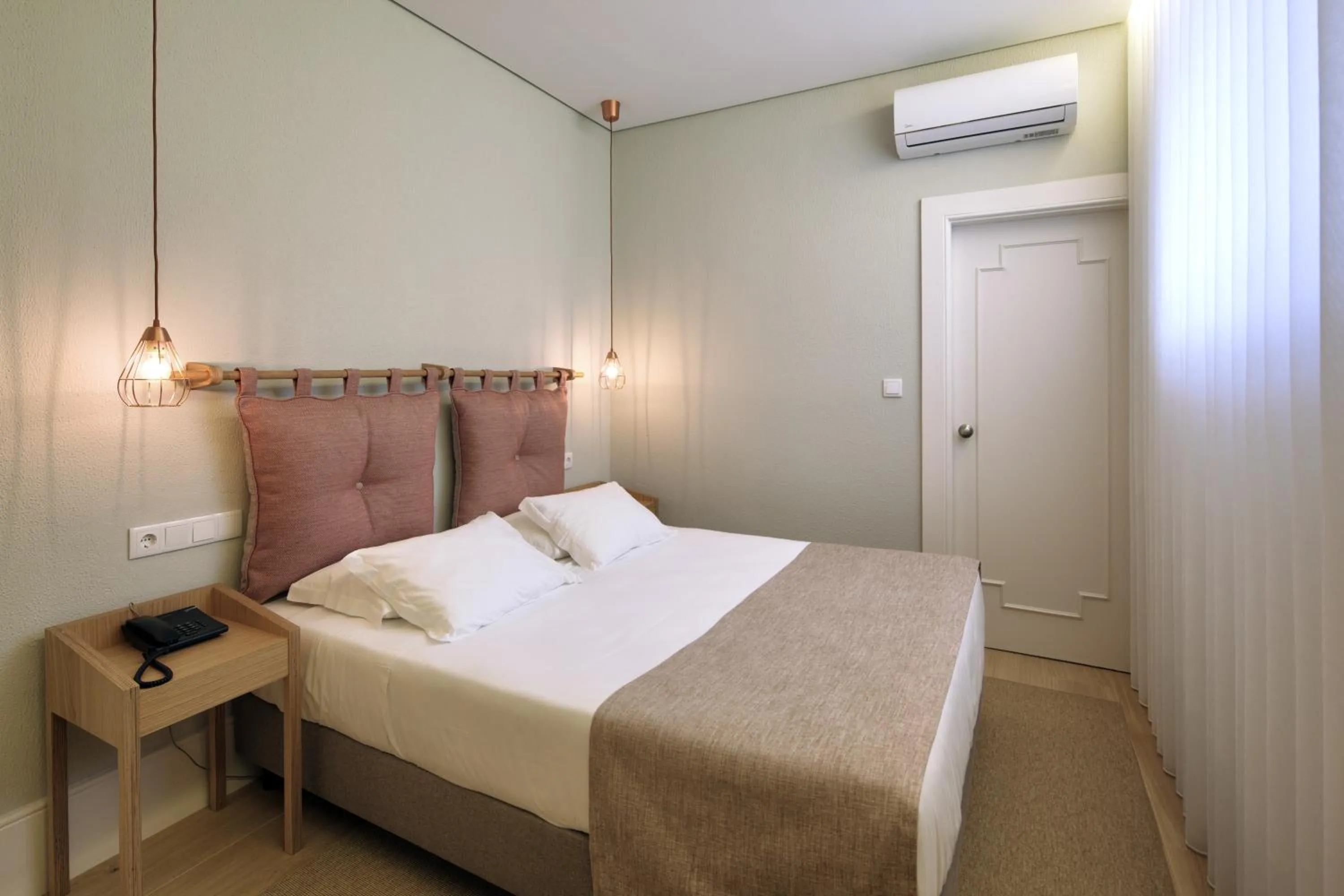 Bed in The Rex Hotel Porto