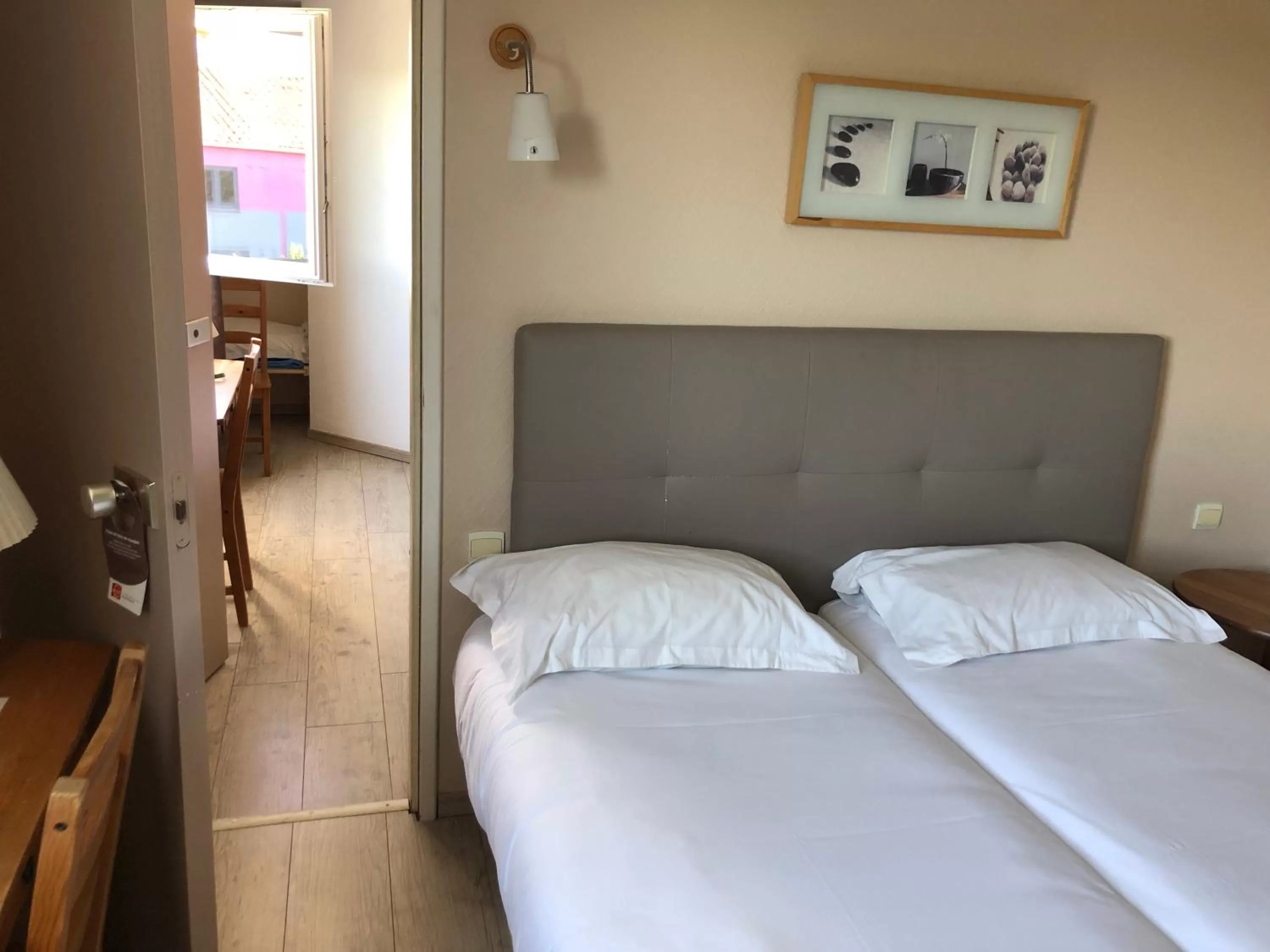 Photo of the whole room, Bed in Contact Hotel LE SUD Montpellier Aéroport Parc Expo Arena