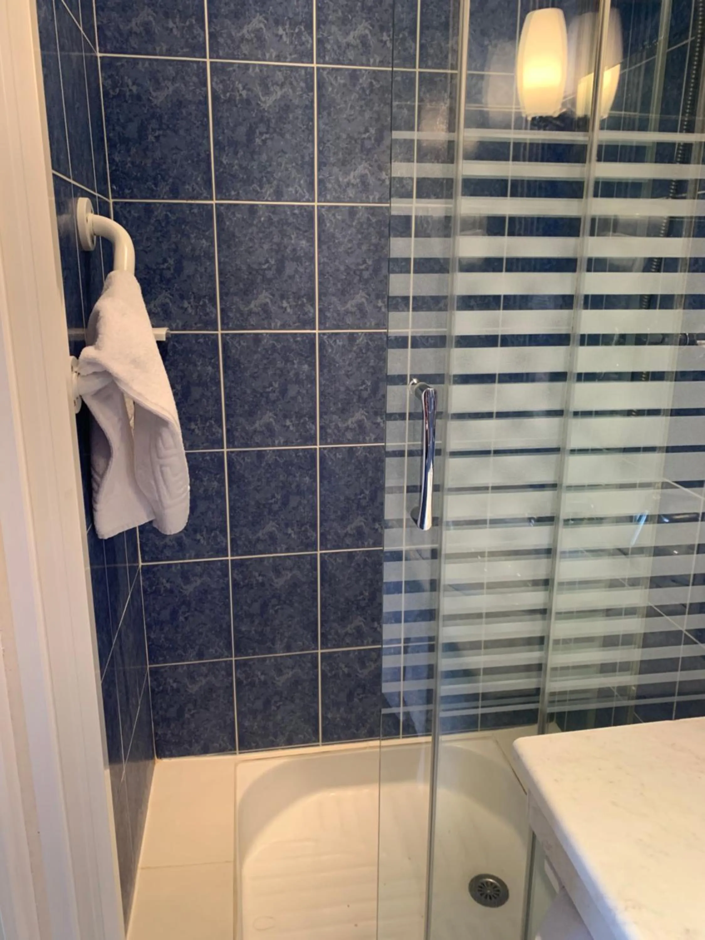 Shower in Hotel Anne De Bretagne BLOIS