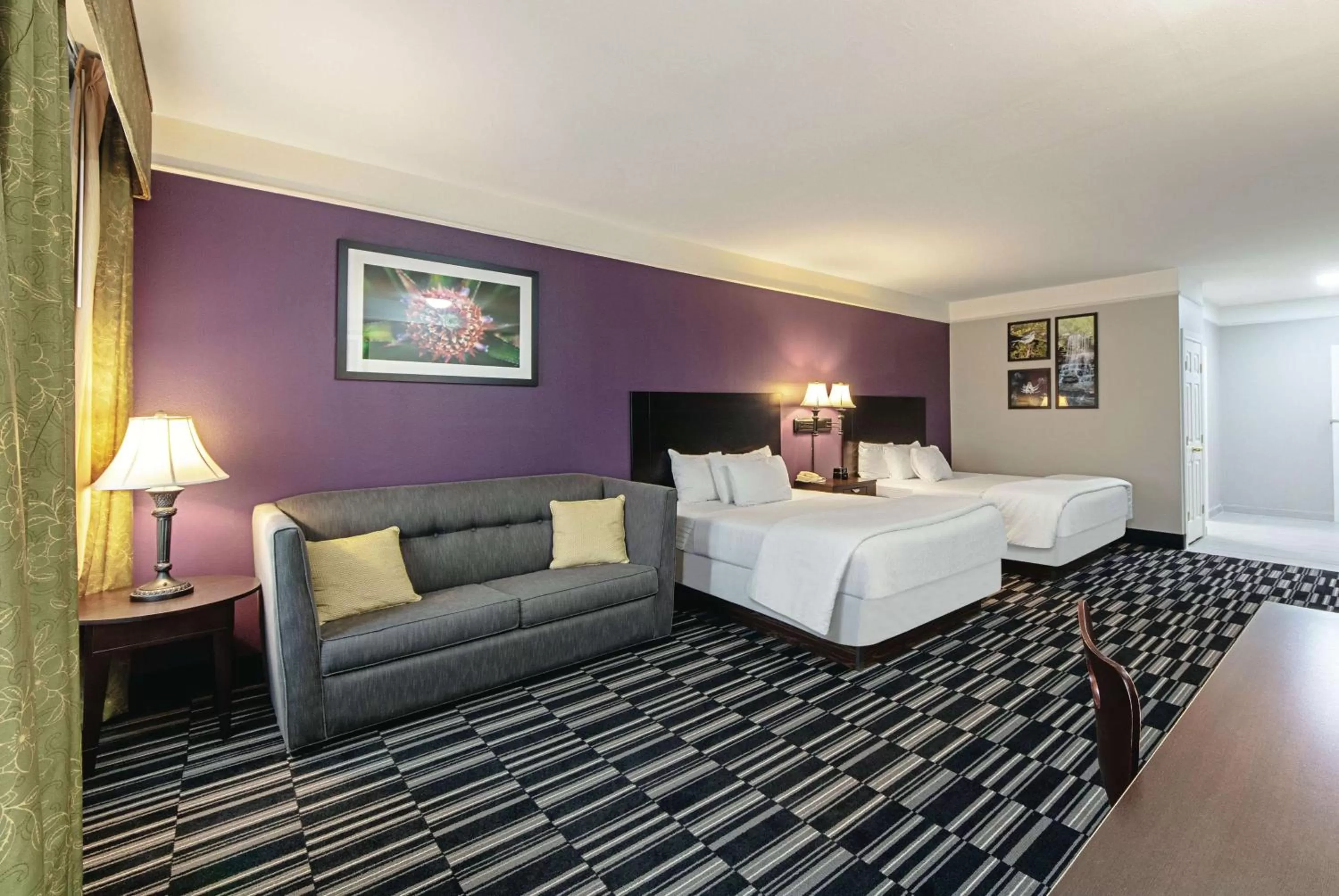 Photo of the whole room, Bed in La Quinta by Wyndham Alamo-McAllen East