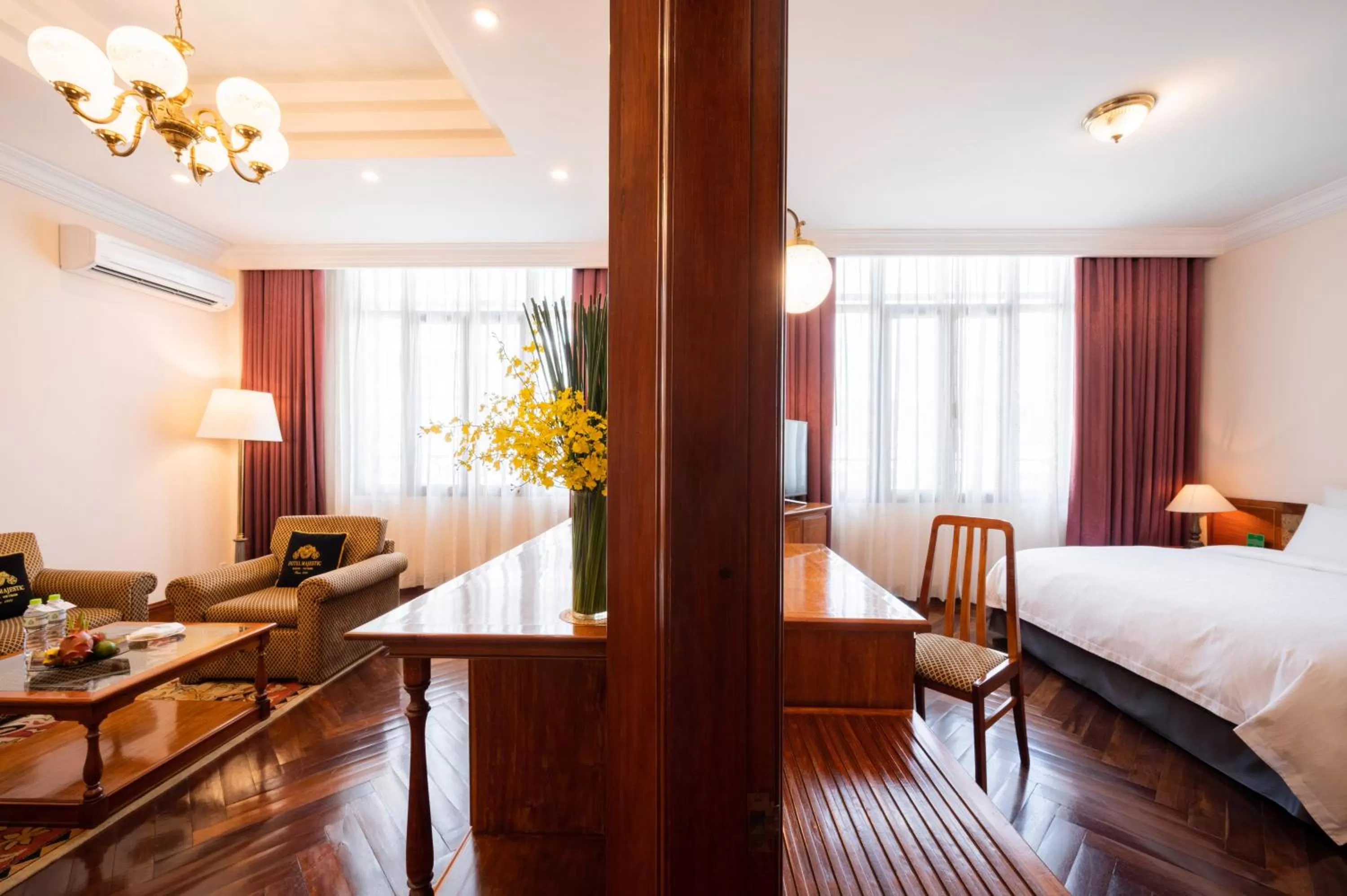 Photo of the whole room, Bed in Hotel Majestic Saigon