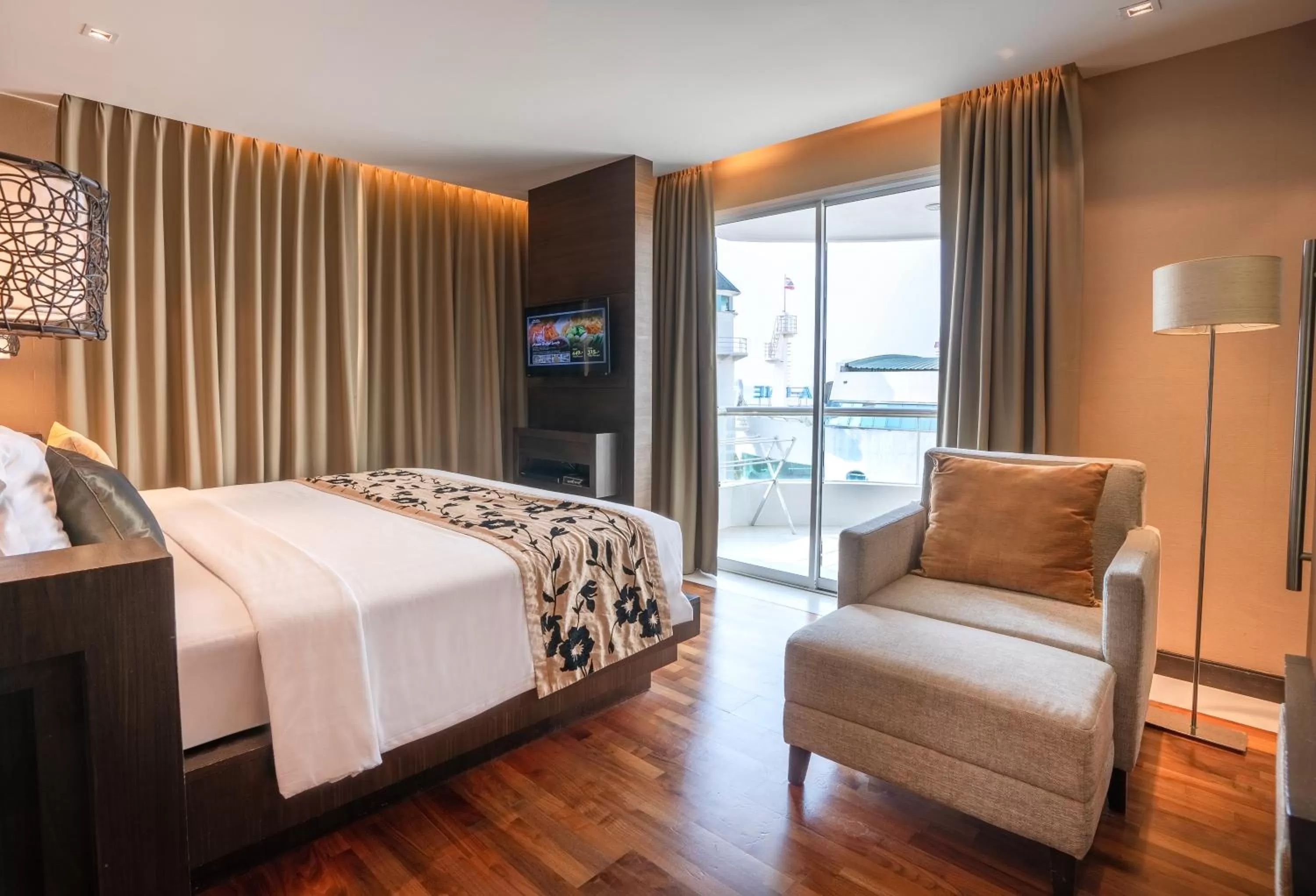 Bedroom, Bed in A-ONE Pattaya Beach Resort