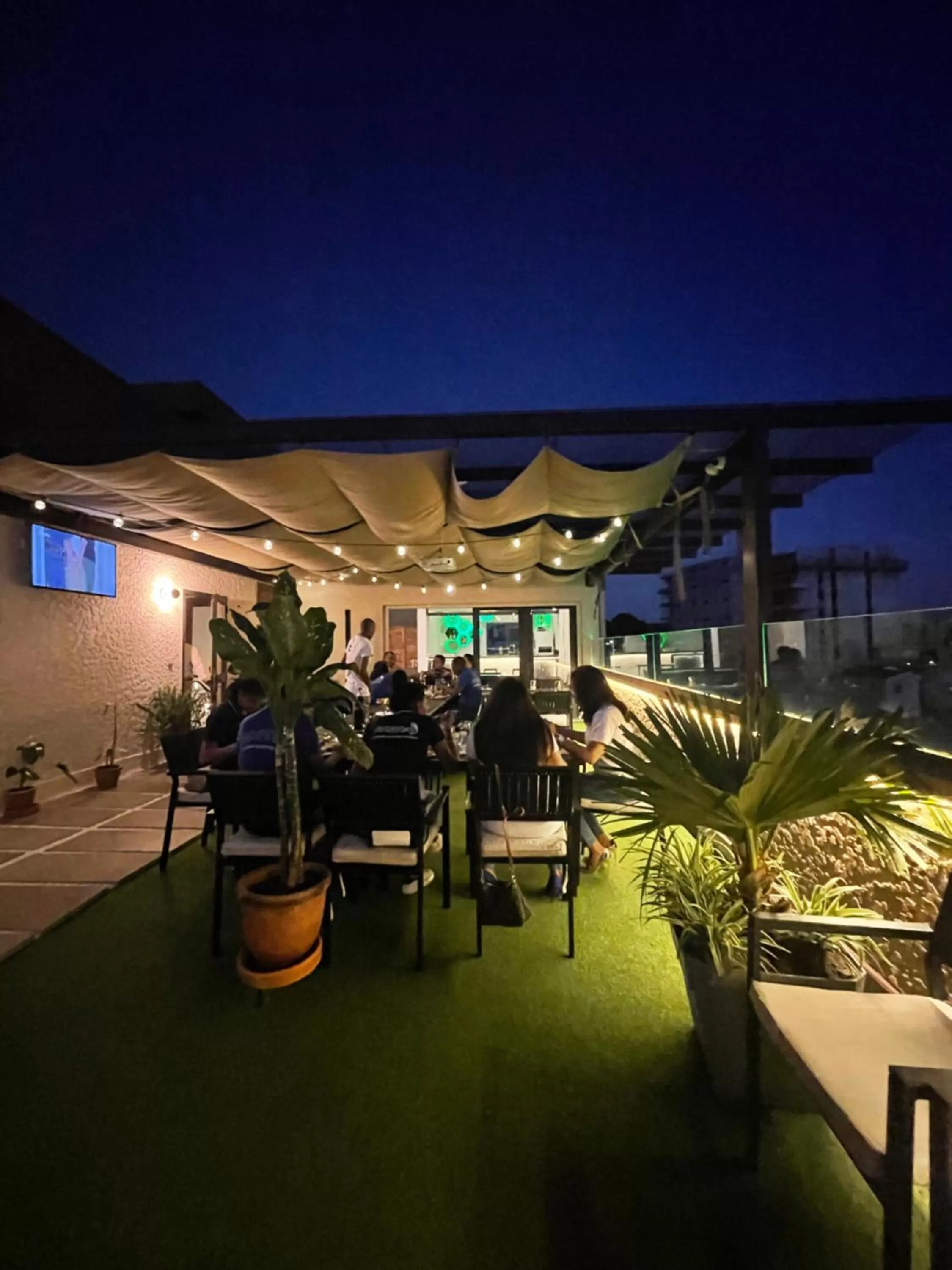 Patio, Restaurant/Places to Eat in MERCURE HOTEL