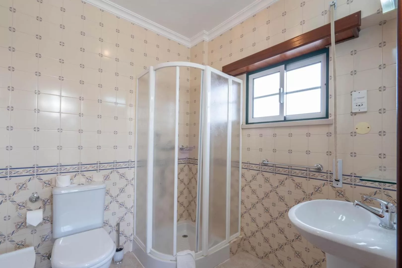 Bathroom in Hotel Padre Pio by Umbral