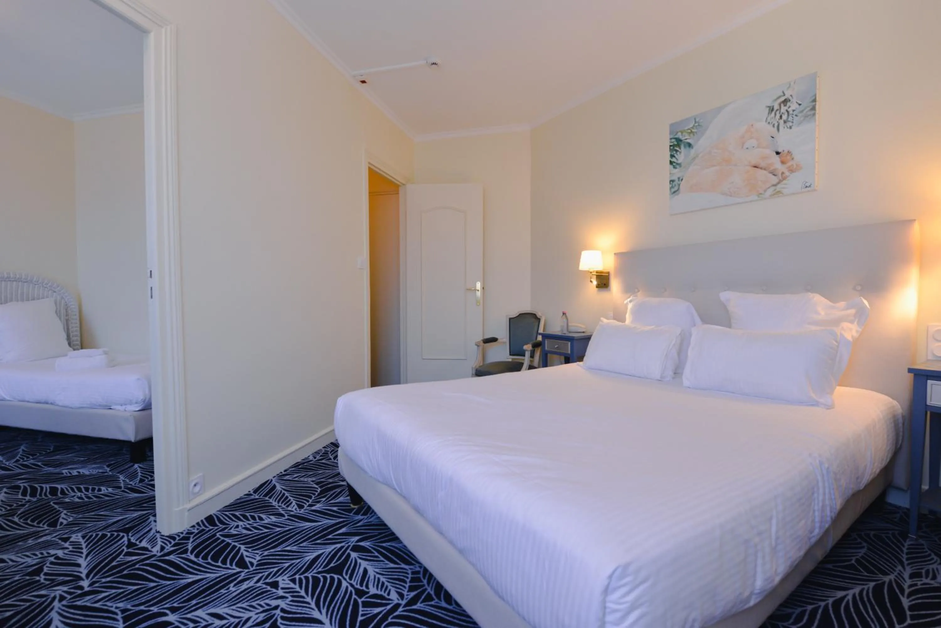 Bedroom, Bed in Hostellerie Saint Pierre