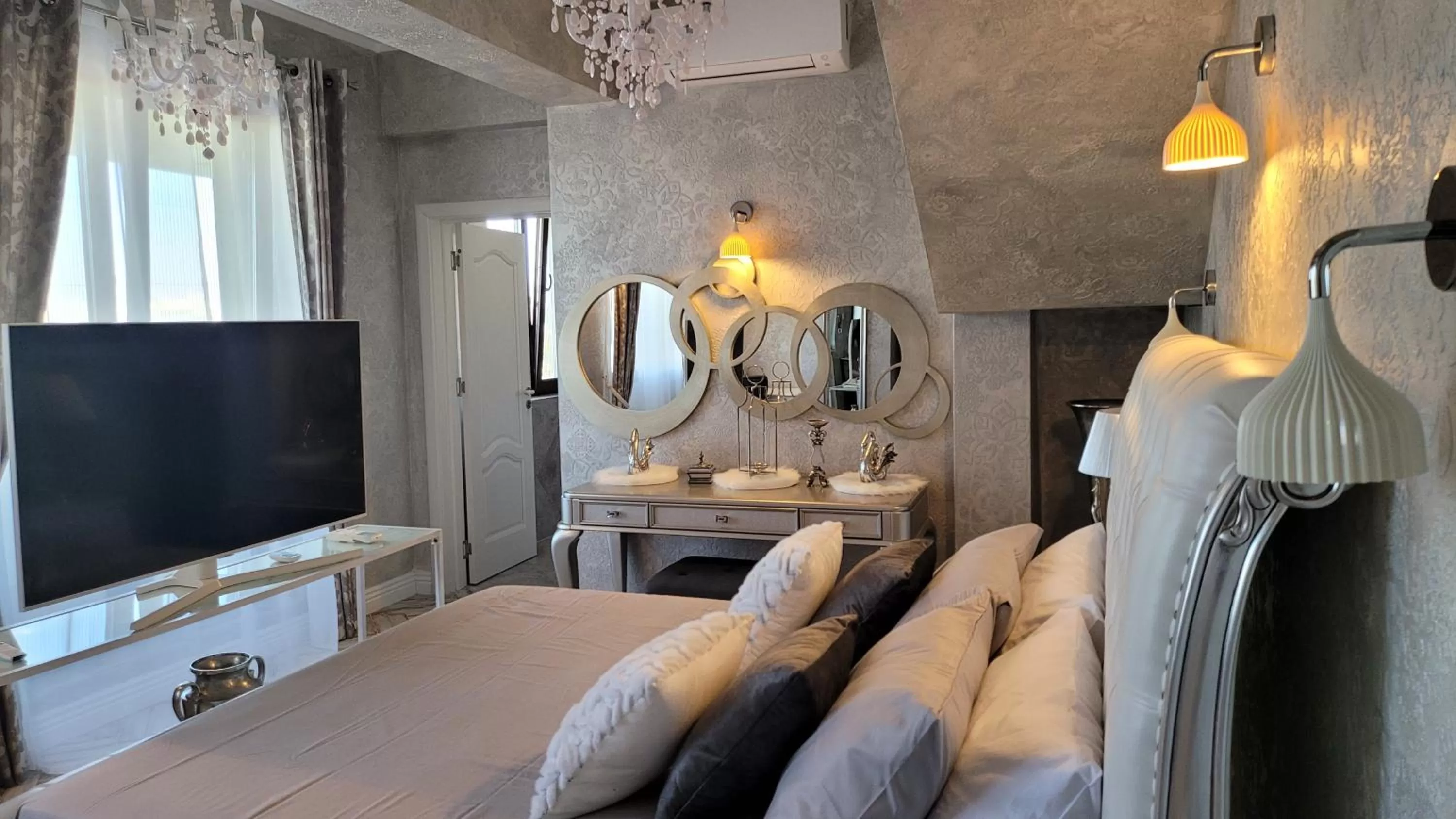 Photo of the whole room, TV/Entertainment Center in Terrace Suites Iasi