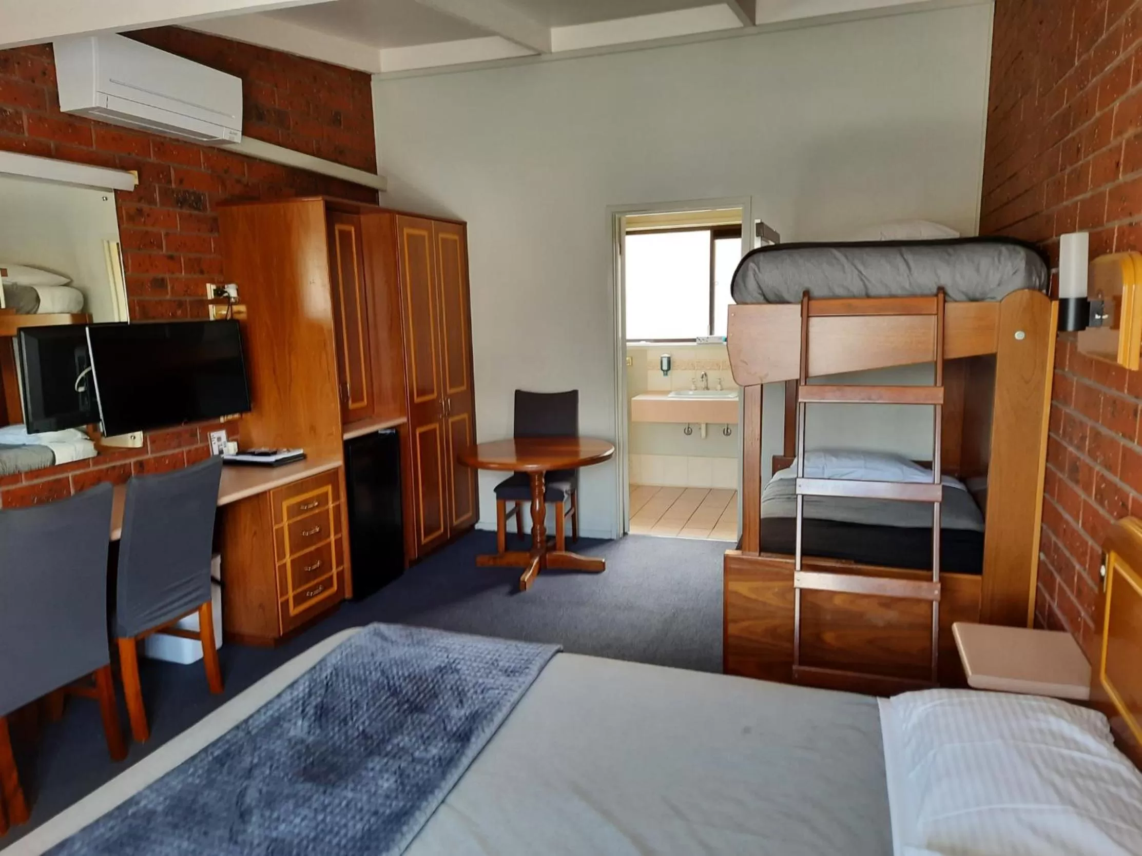 Bed in Abbotswood Motor Inn