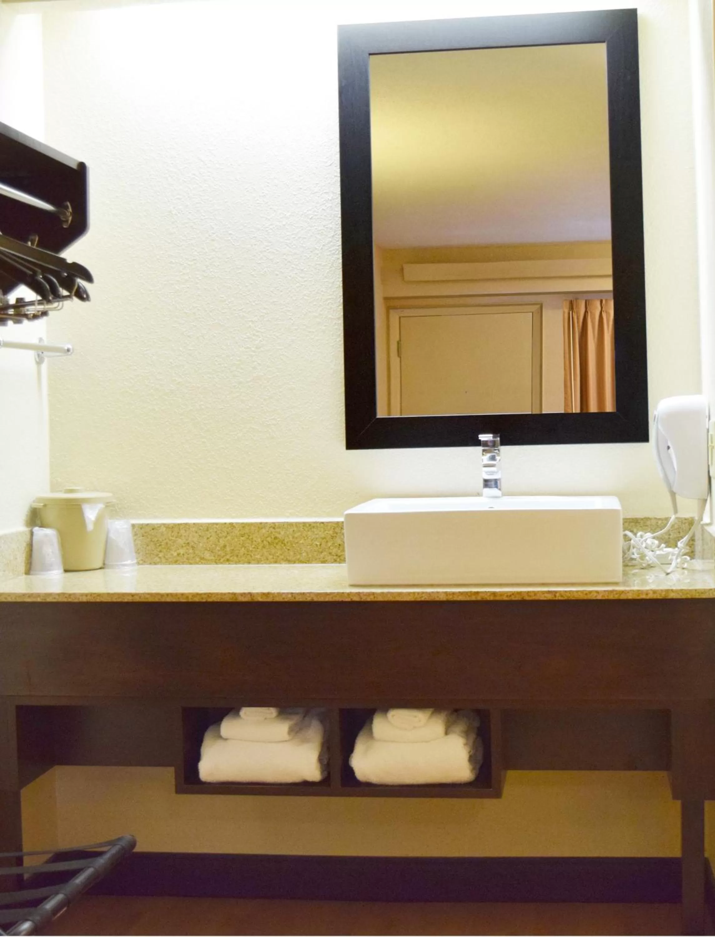 Bathroom in Red Roof Inn PLUS+ University at Buffalo - Amherst