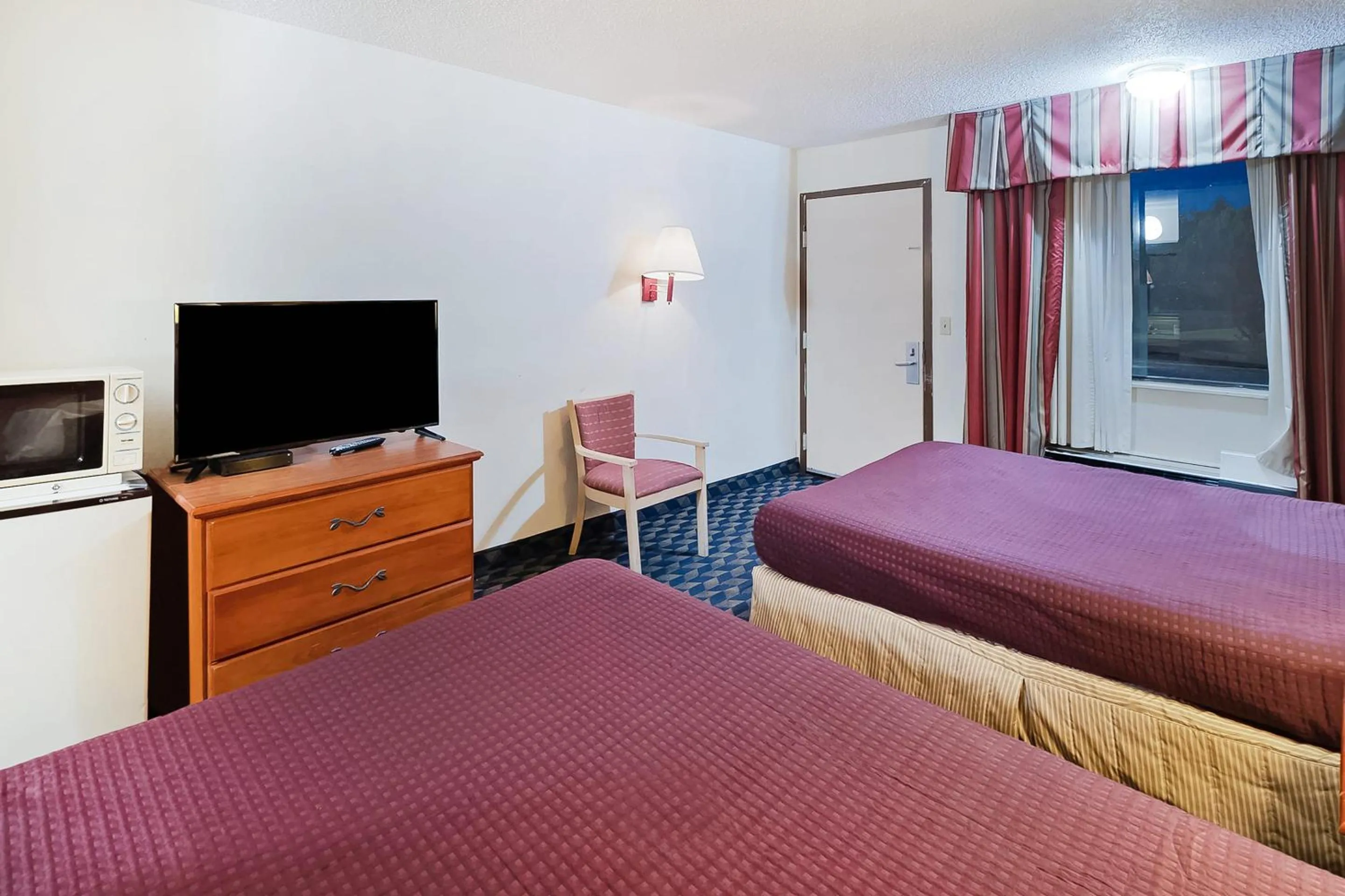 Bedroom in OYO Hotel Manning SC