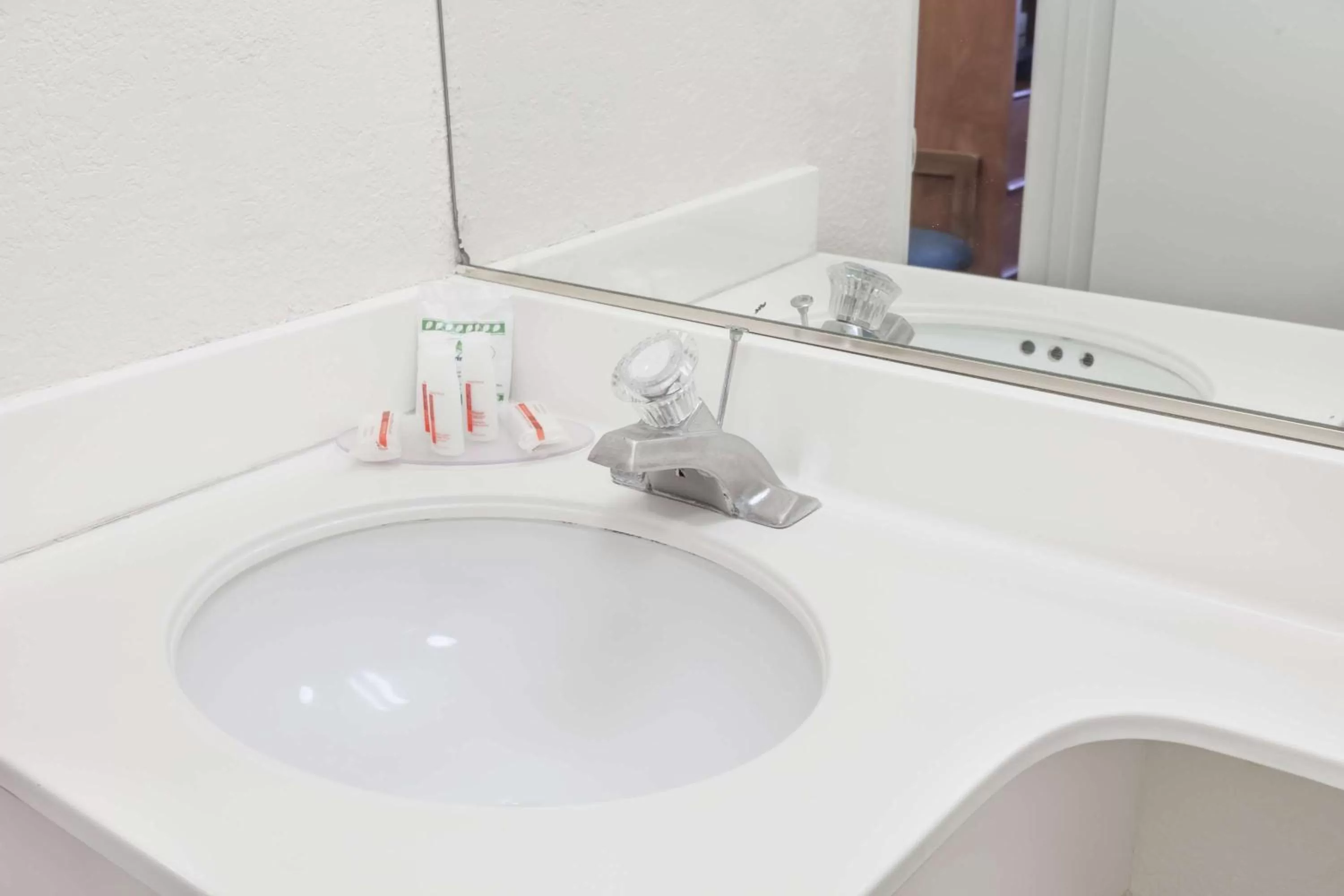 King Room -Smoking in Days Inn by Wyndham San Marcos