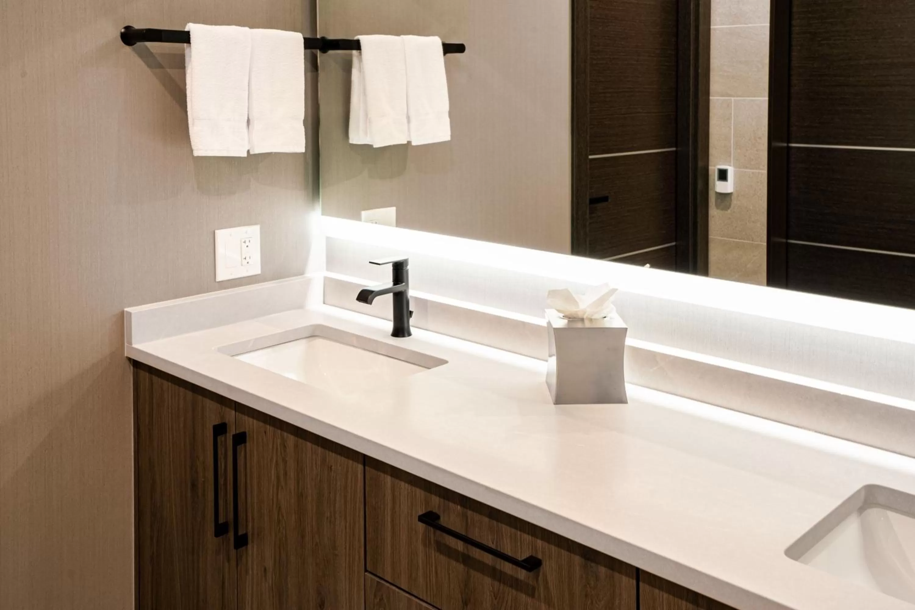 Bathroom in SpringHill Suites by Marriott Chicago Chinatown