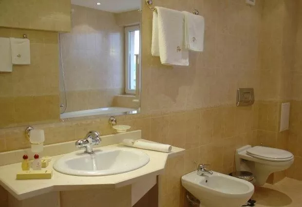 Bathroom in Troyan Plaza Hotel