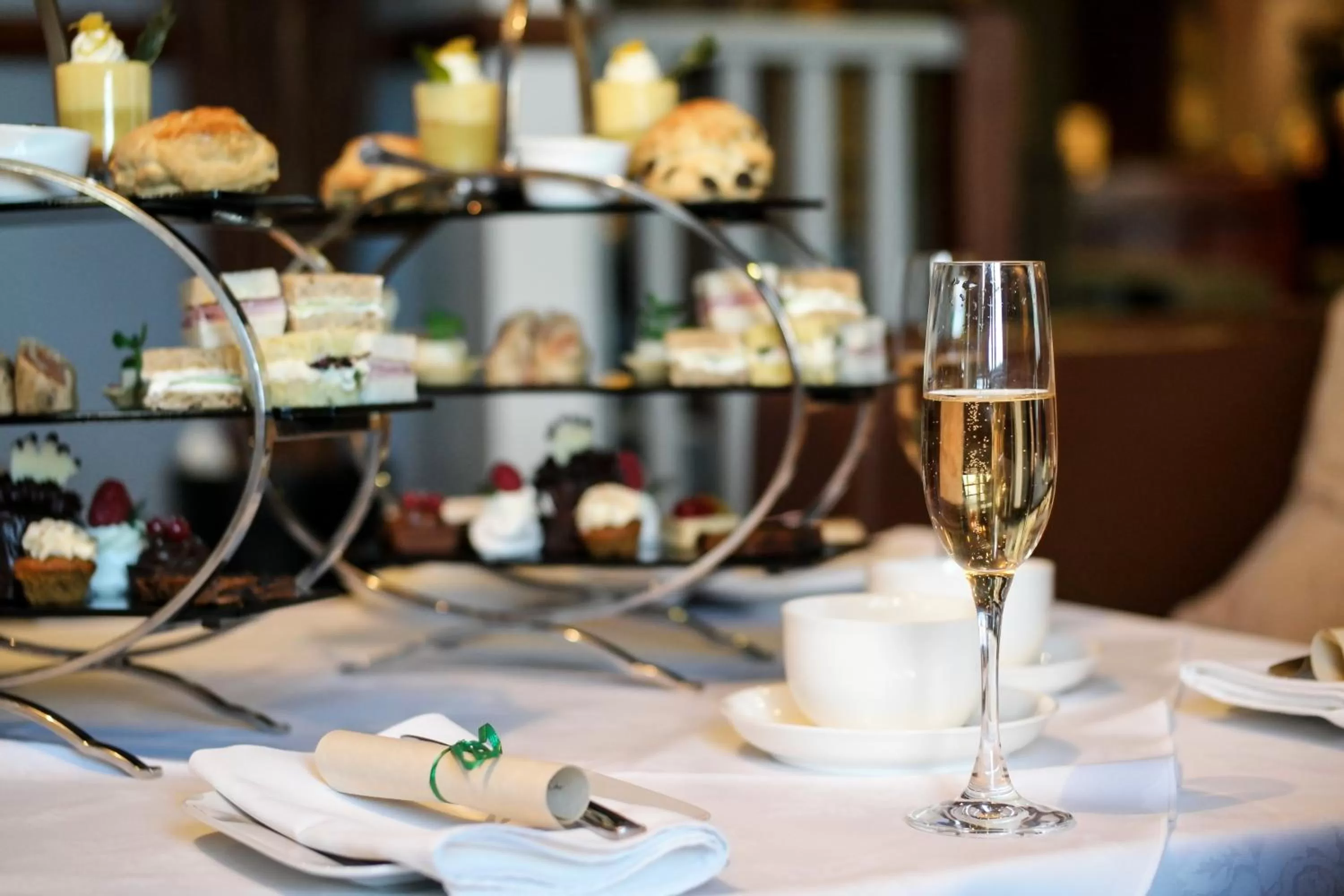 Food and drinks in Crown Lodge Hotel