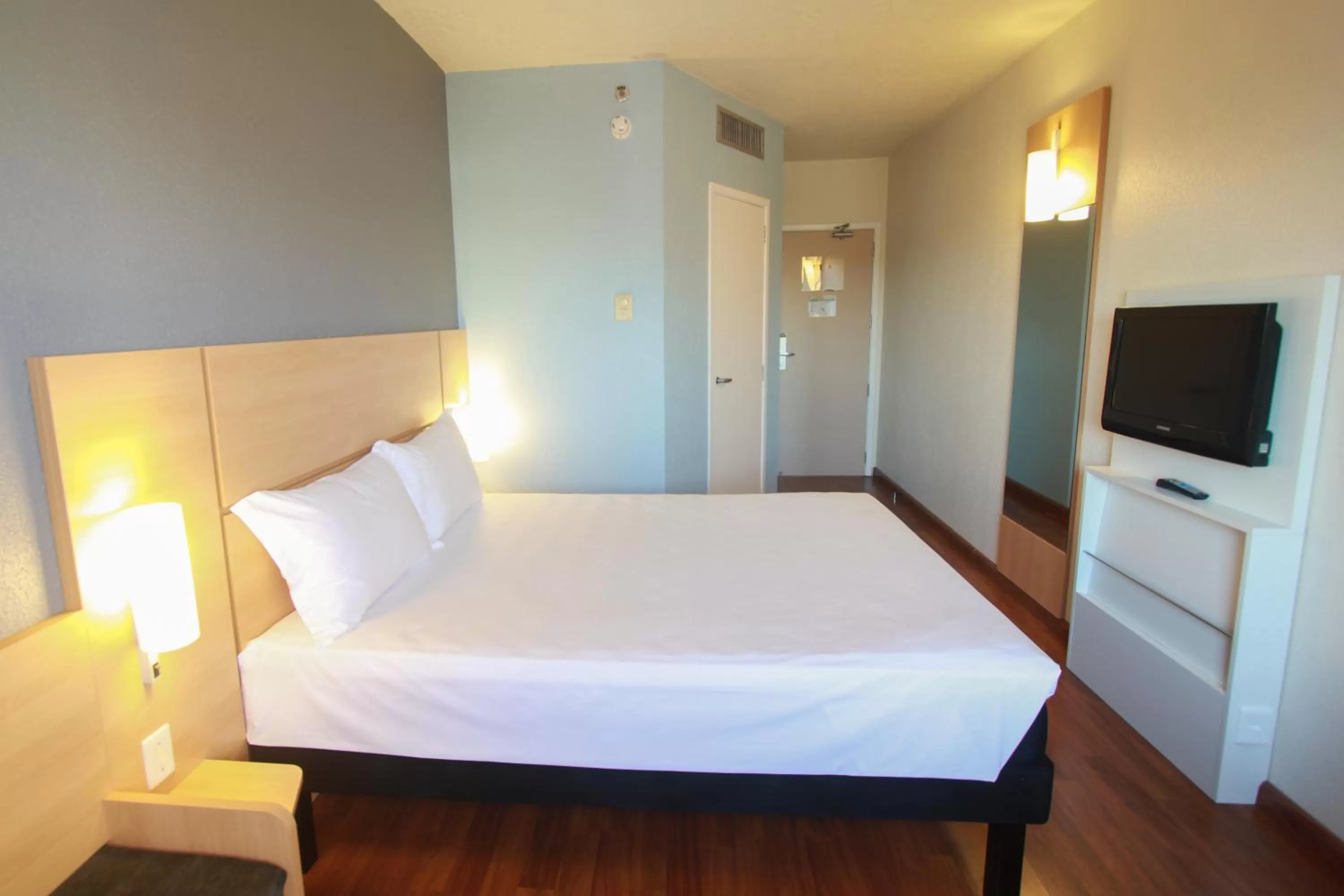 Bed in ibis Joinville
