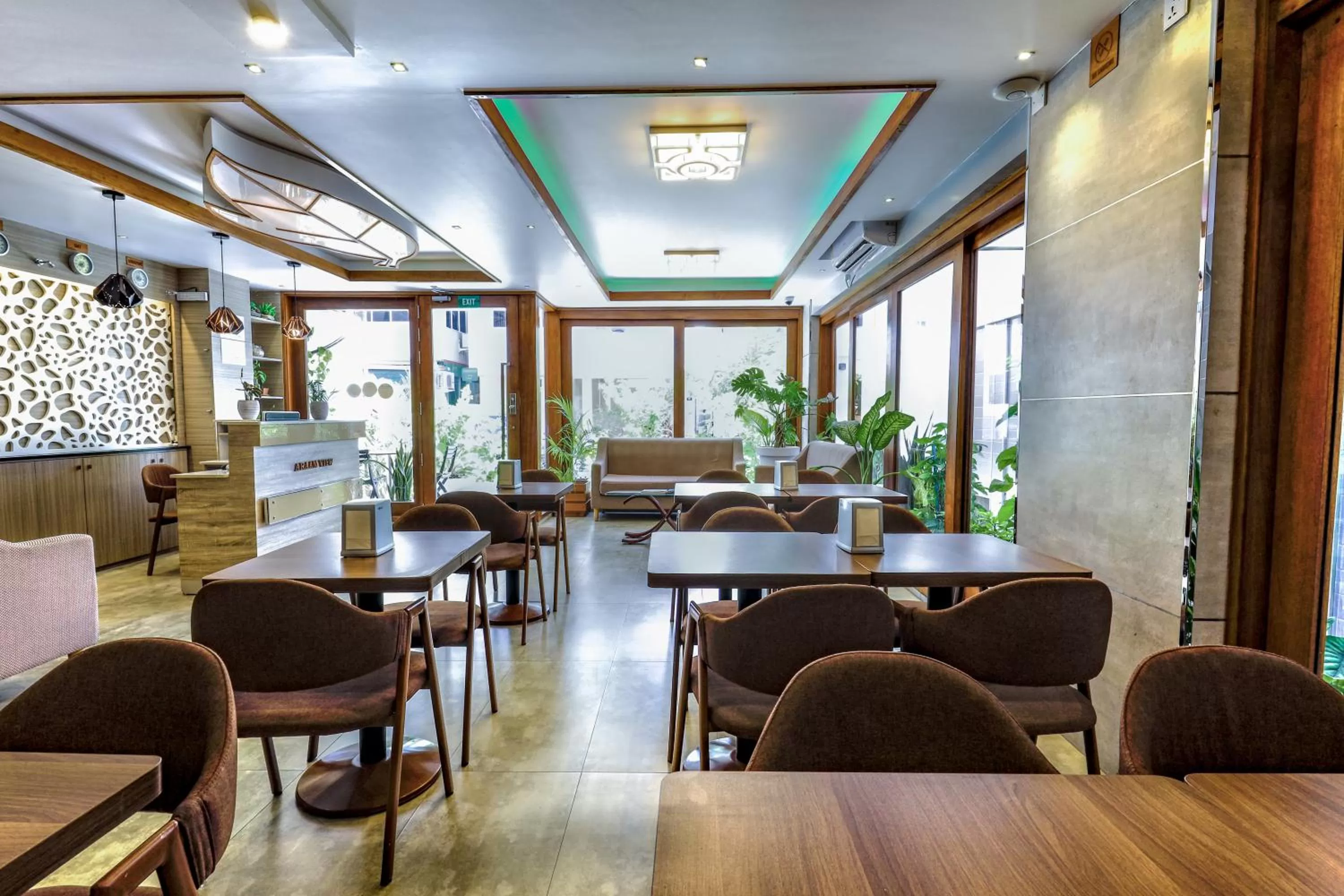 Restaurant/Places to Eat in Araamview