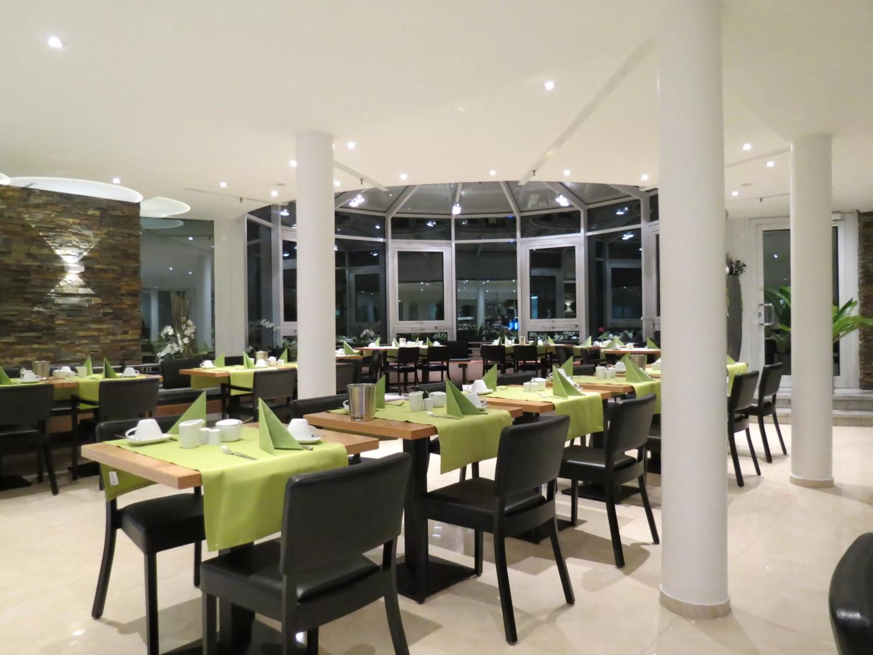 Restaurant/places to eat in Comfor Hotel Ulm City
