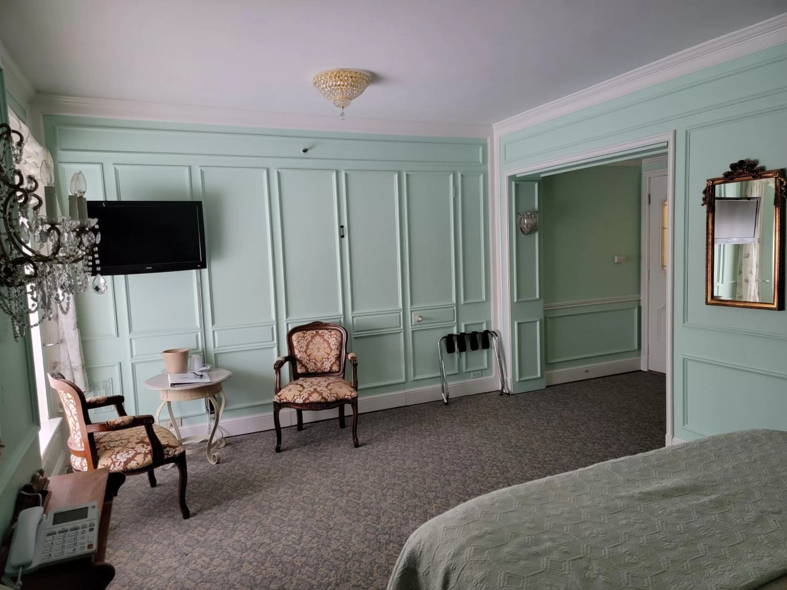 TV and multimedia, Bed in Lowell Inn