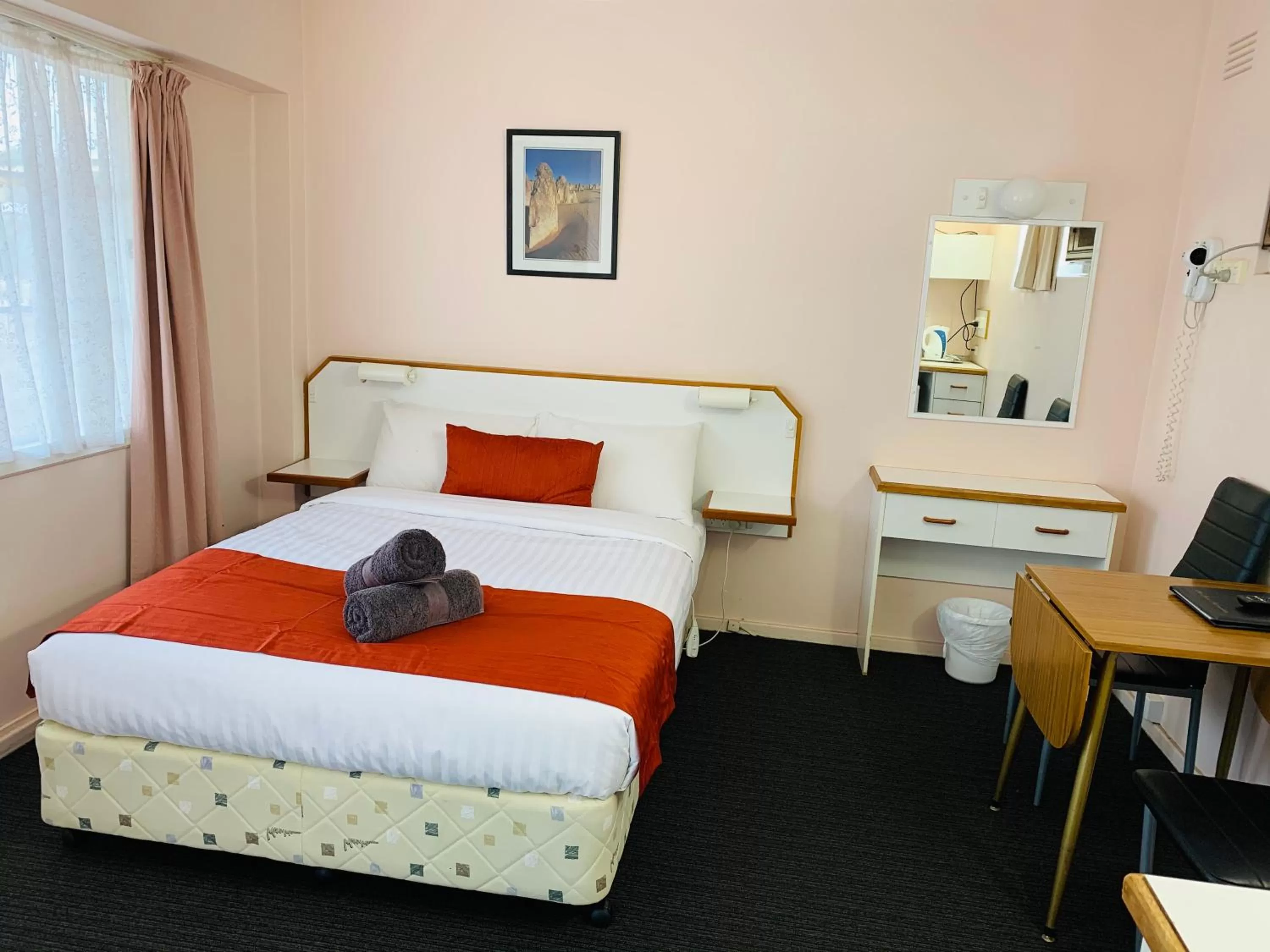 Bed in Bradman Motor Inn