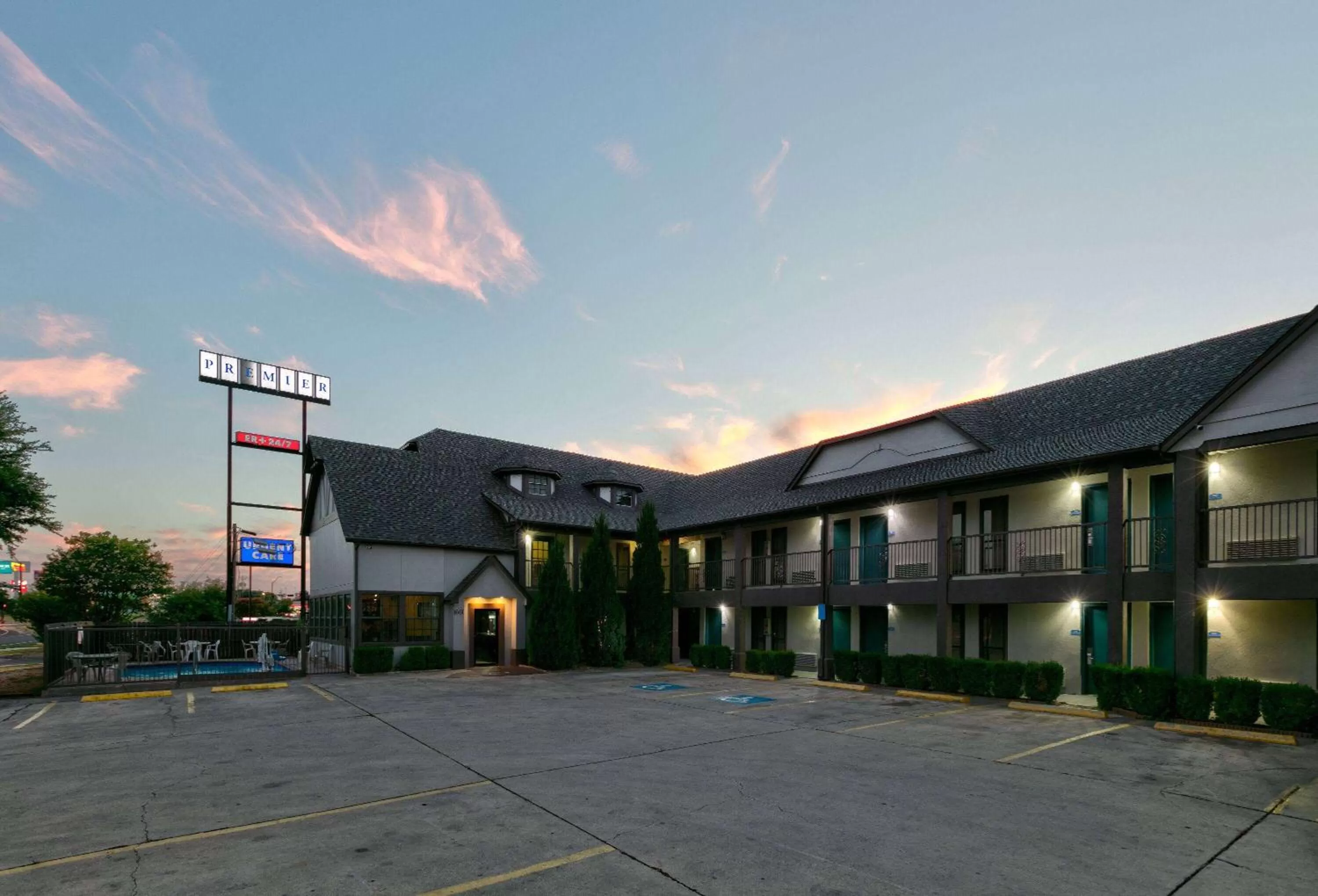 Property building in Howard Johnson by Wyndham San Marcos