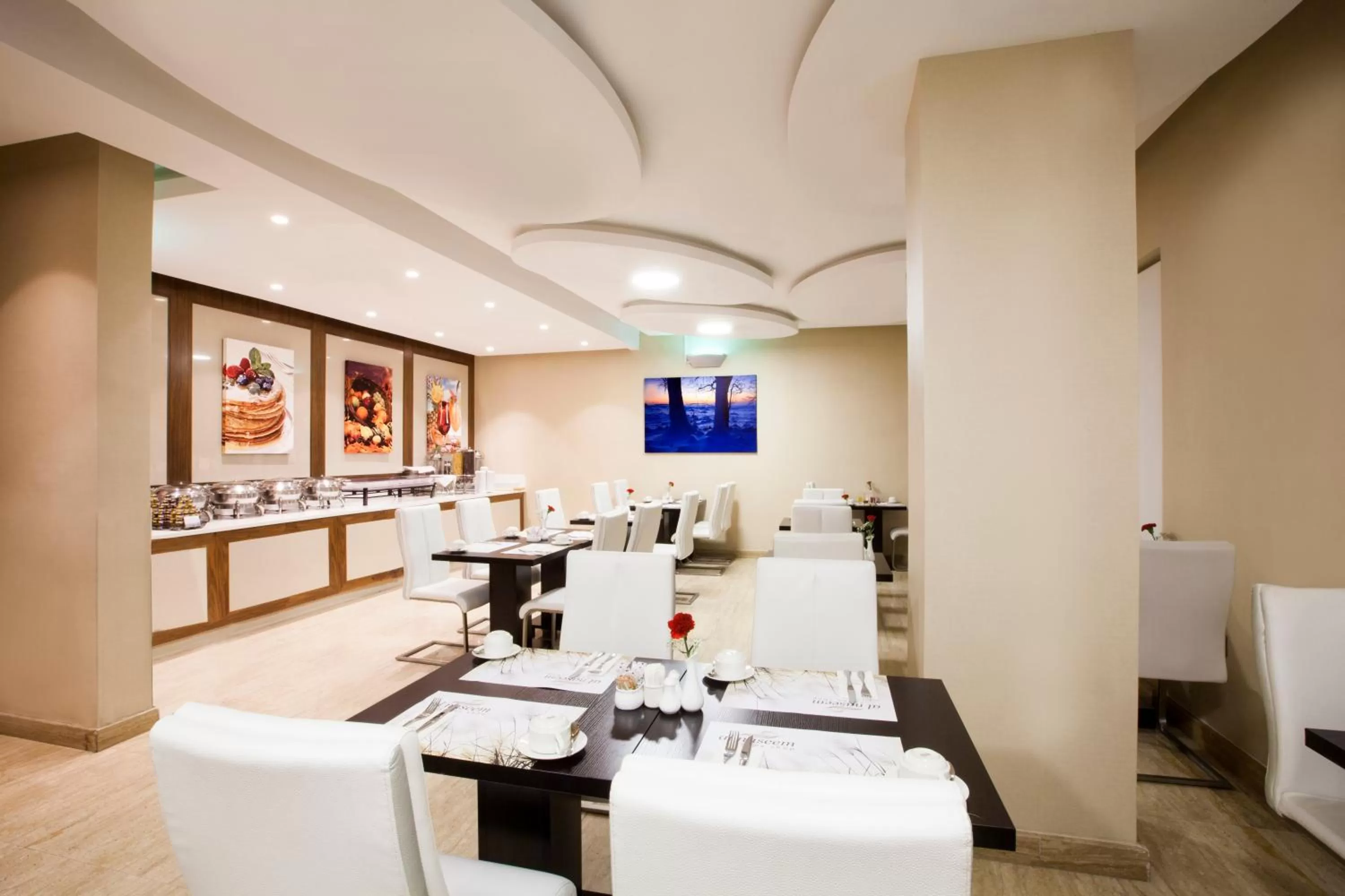 Restaurant/places to eat in Al Sarab Hotel