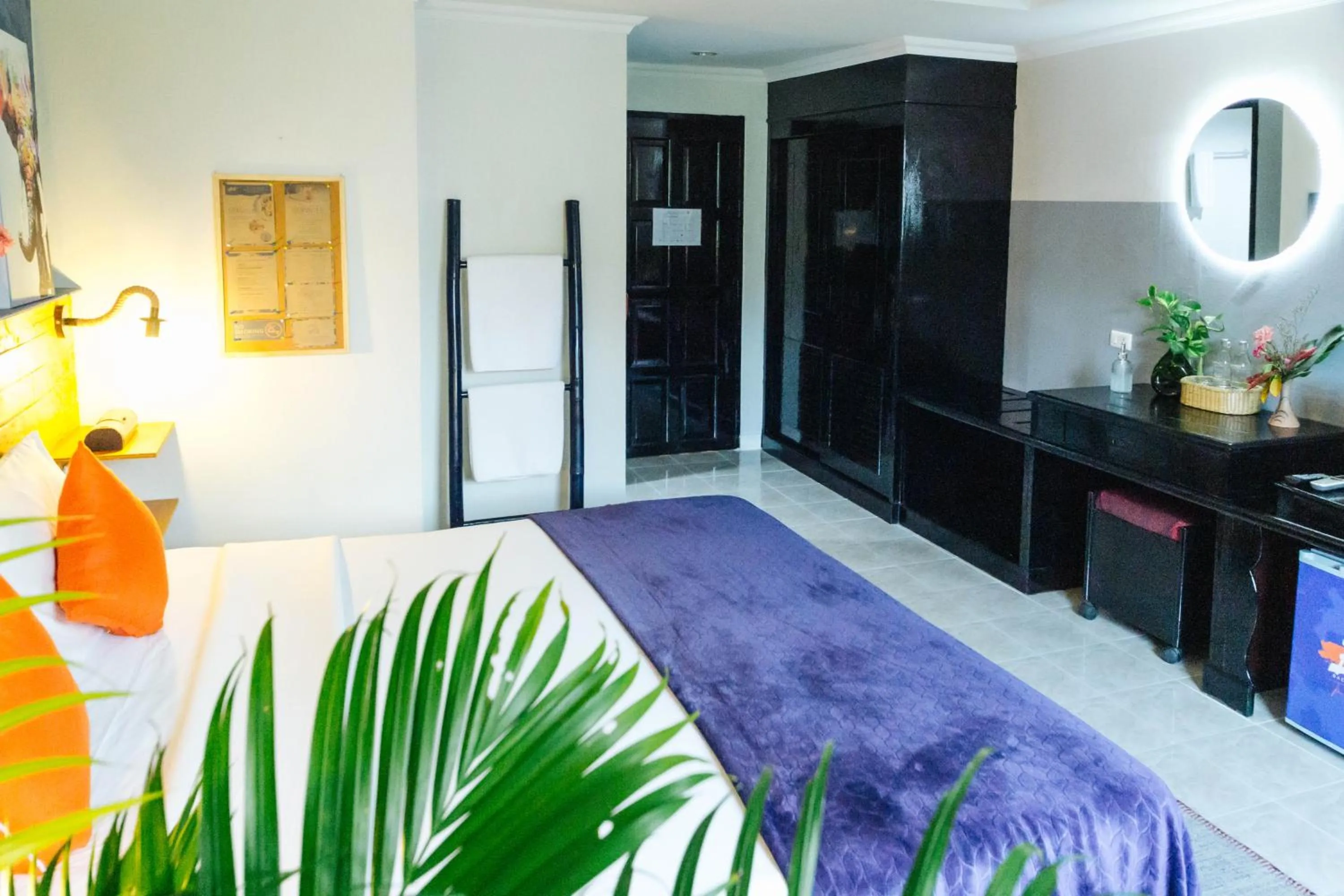 wardrobe in BH Baan Paradise Hotel Patong